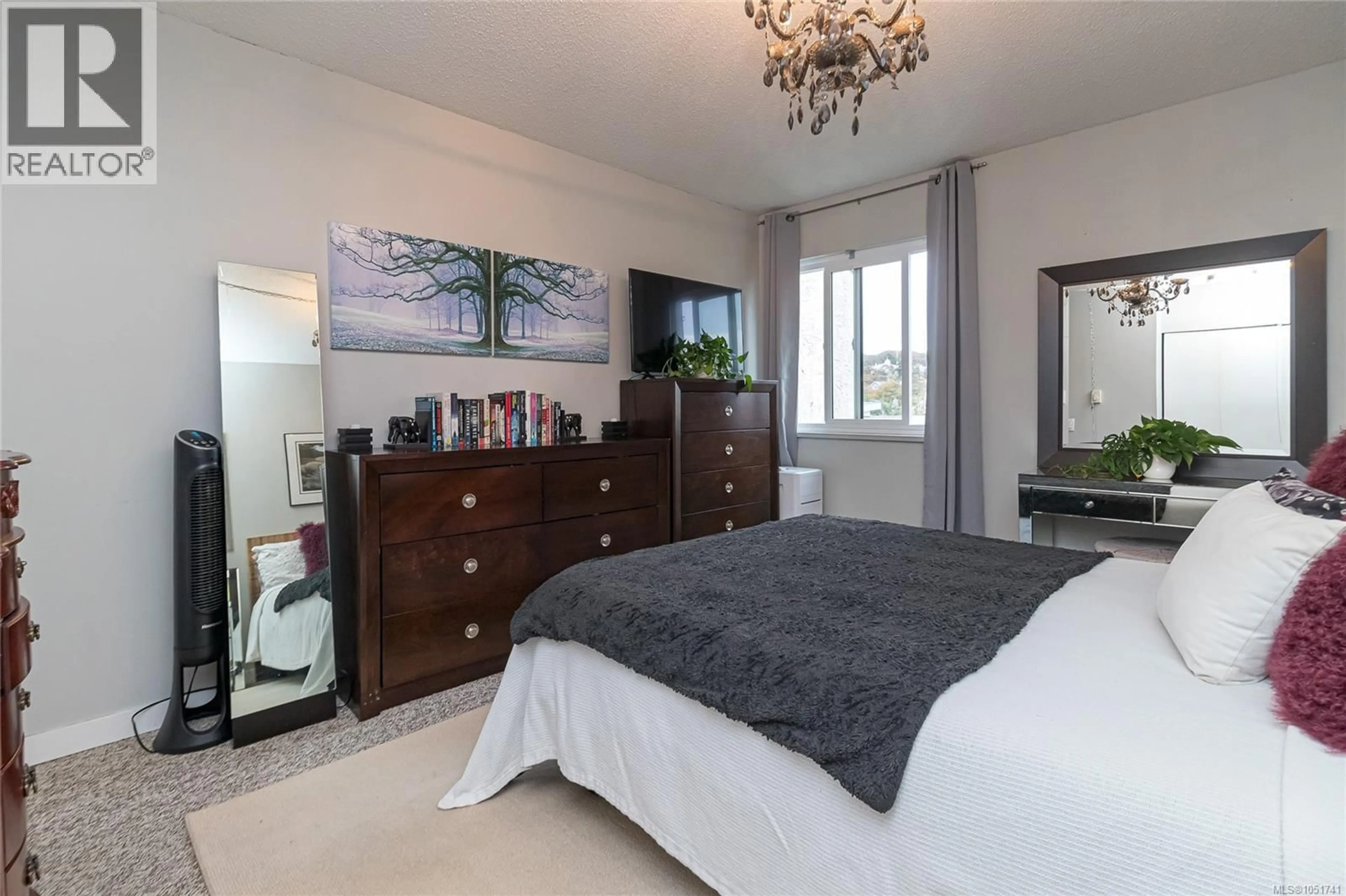 Bedroom with bed, unknown for 404 - 2757 QUADRA STREET, Victoria British Columbia V8T4E5