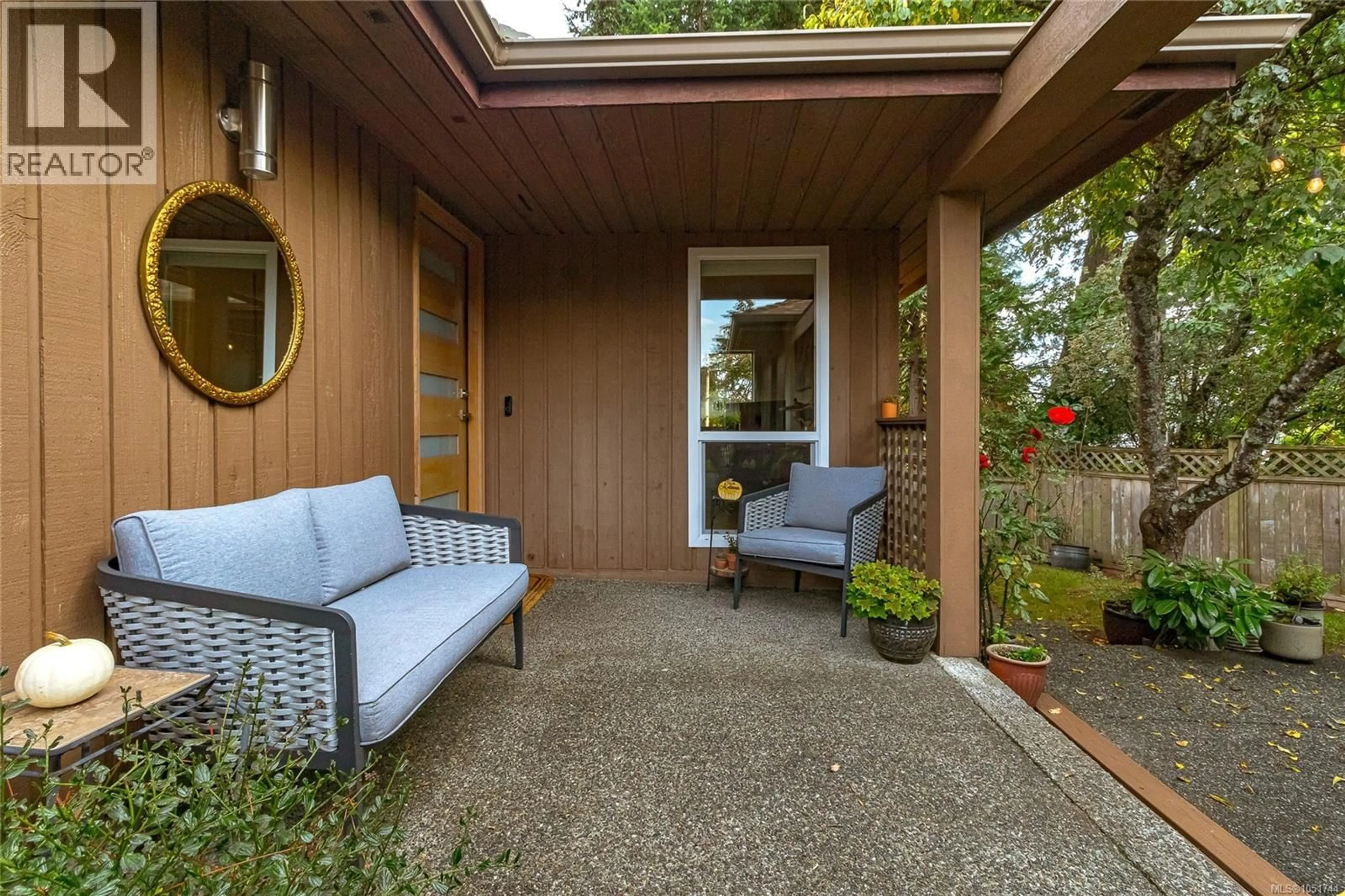 Patio, street for 4413 STROM NESS PLACE, Saanich British Columbia V8Z6S7