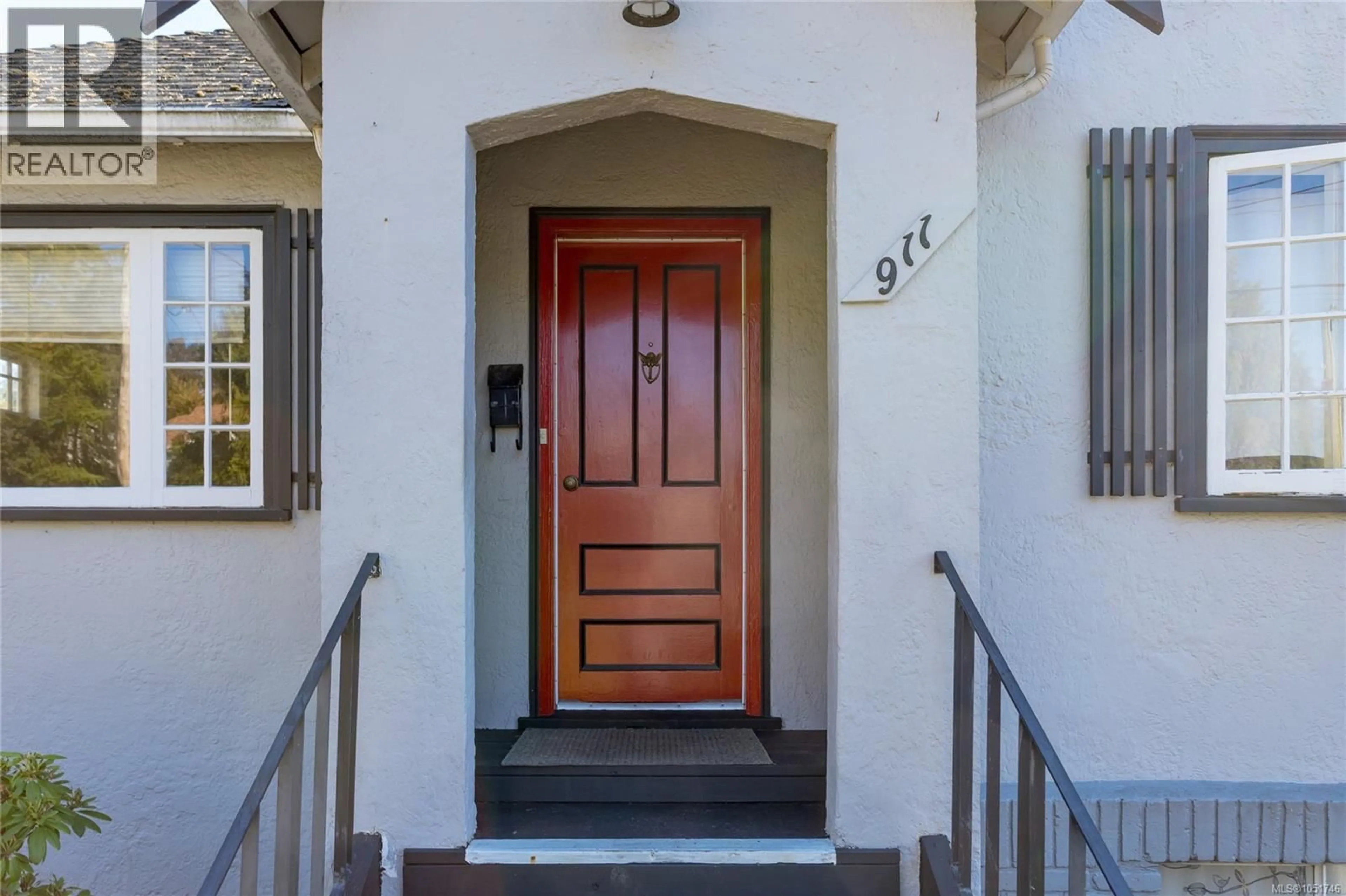Indoor entryway for 911 DARWIN AVENUE, Saanich British Columbia V8X2X8