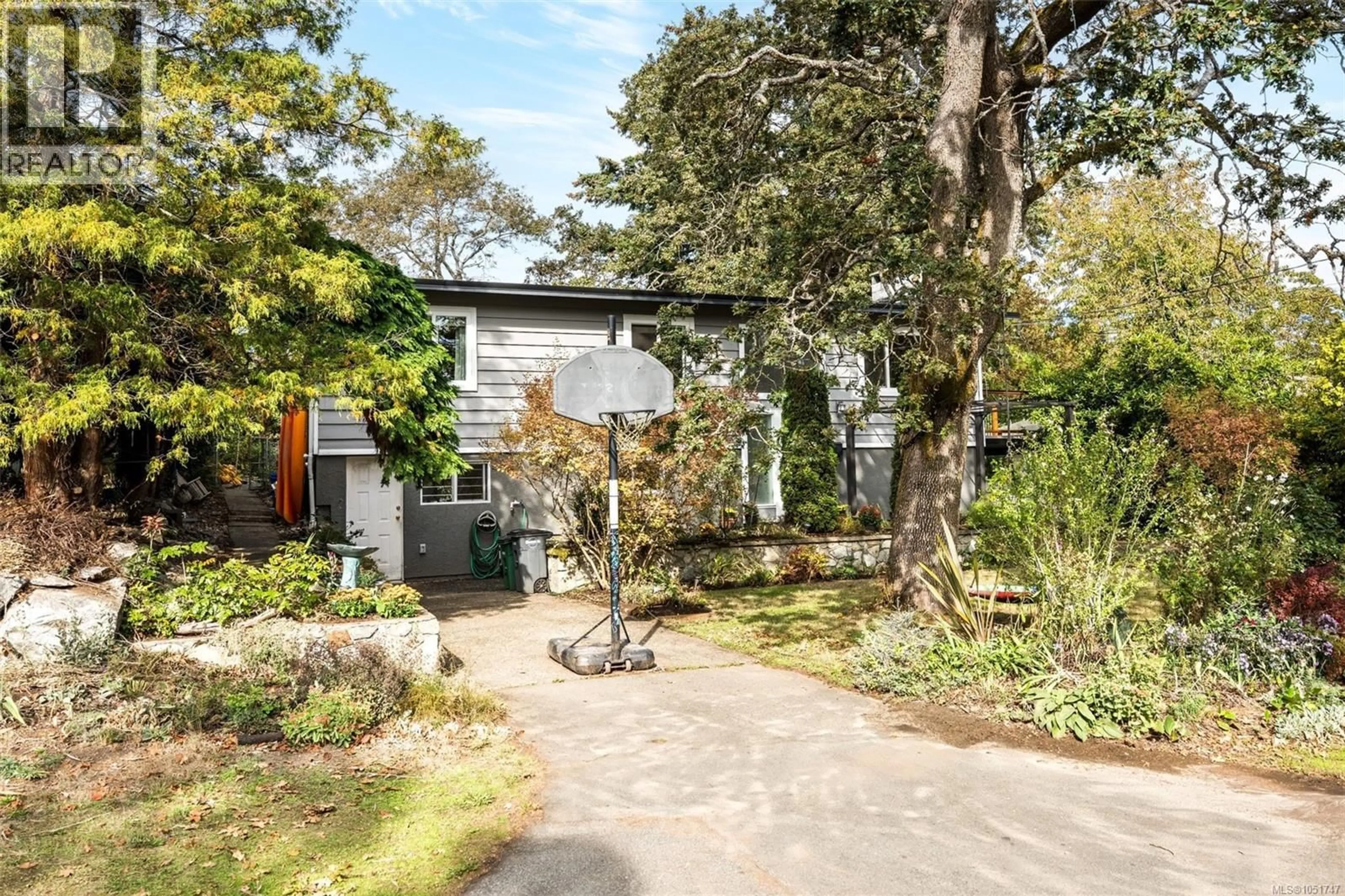Home with brick exterior material, street for 994 RIDGEWAY STREET, Saanich British Columbia V8X3C4