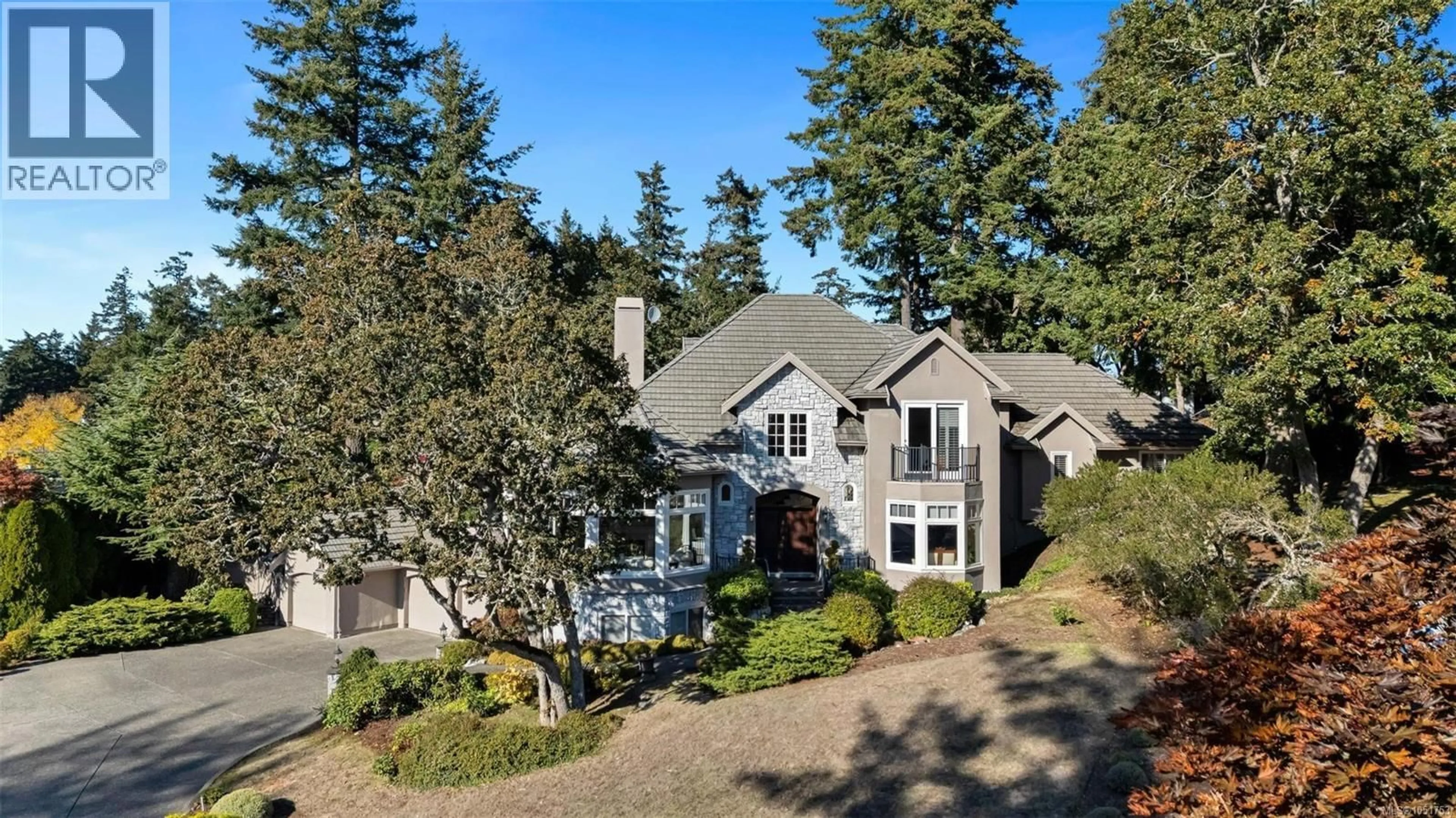 A pic from outside/outdoor area/front of a property/back of a property/a pic from drone, unknown for 906 COBBLESTONE LANE, Saanich British Columbia V8Y3G3