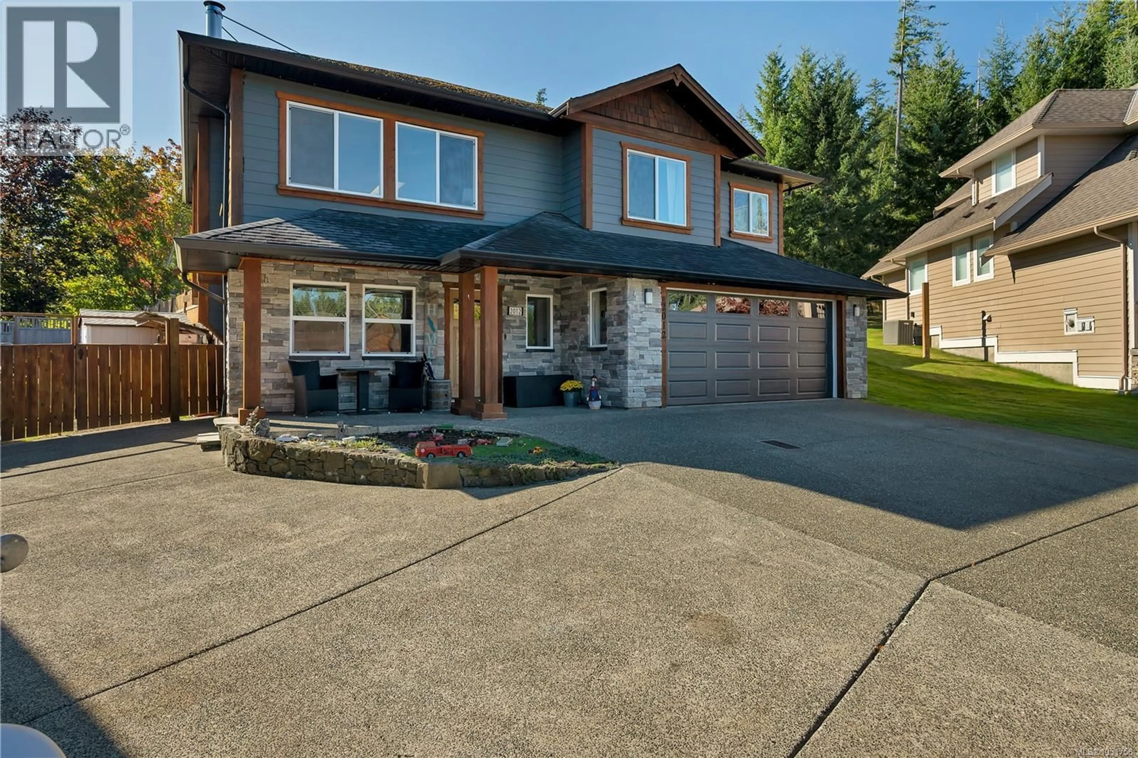 Home with vinyl exterior material, street for 2012 VARSITY DRIVE, Campbell River British Columbia V9H1V2