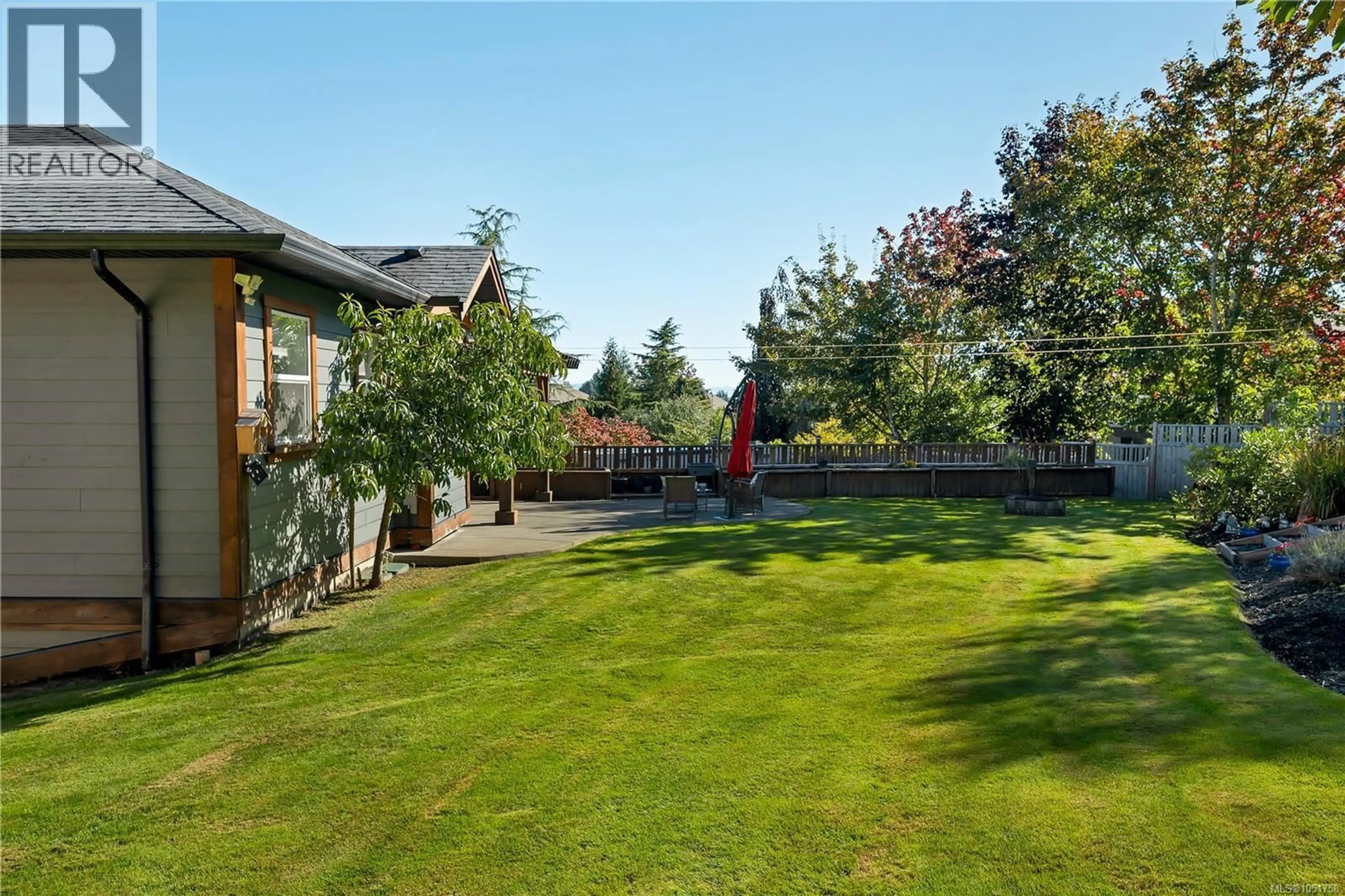 A pic from outside/outdoor area/front of a property/back of a property/a pic from drone, unknown for 2012 VARSITY DRIVE, Campbell River British Columbia V9H1V2