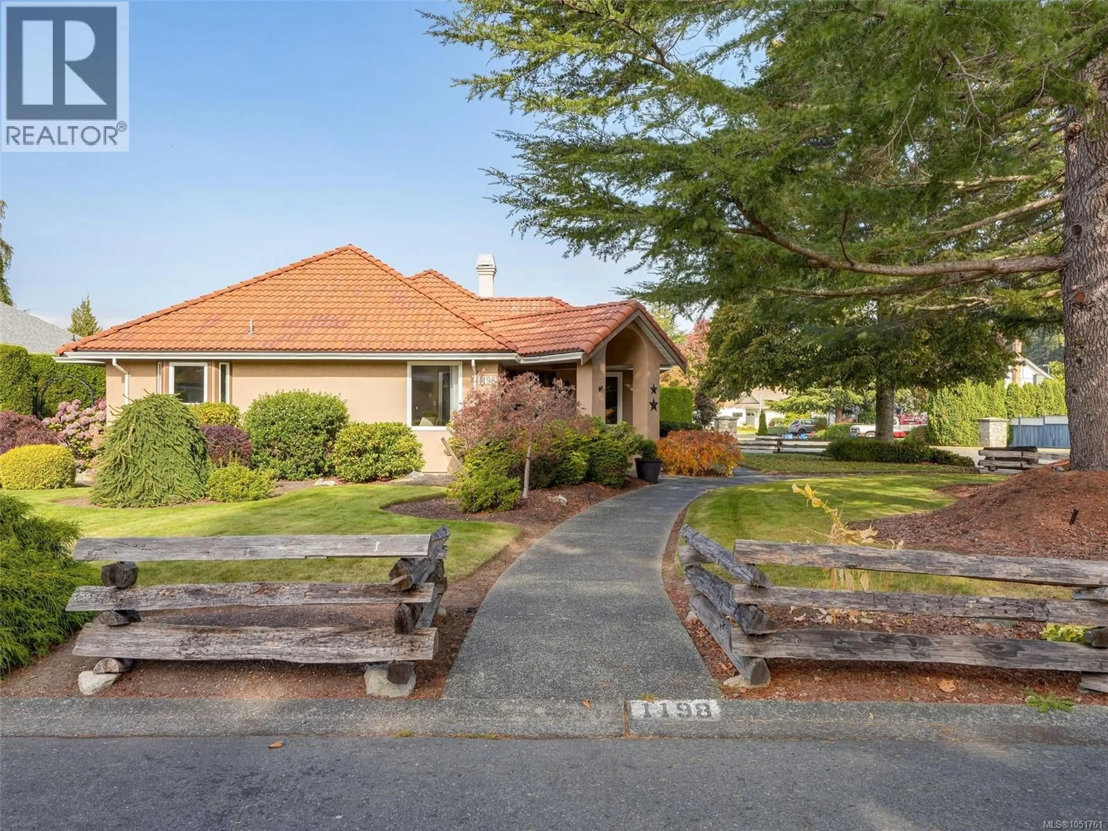 A pic from outside/outdoor area/front of a property/back of a property/a pic from drone, street for 1198 STONINGTON PLACE, Saanich British Columbia V8Y3B8
