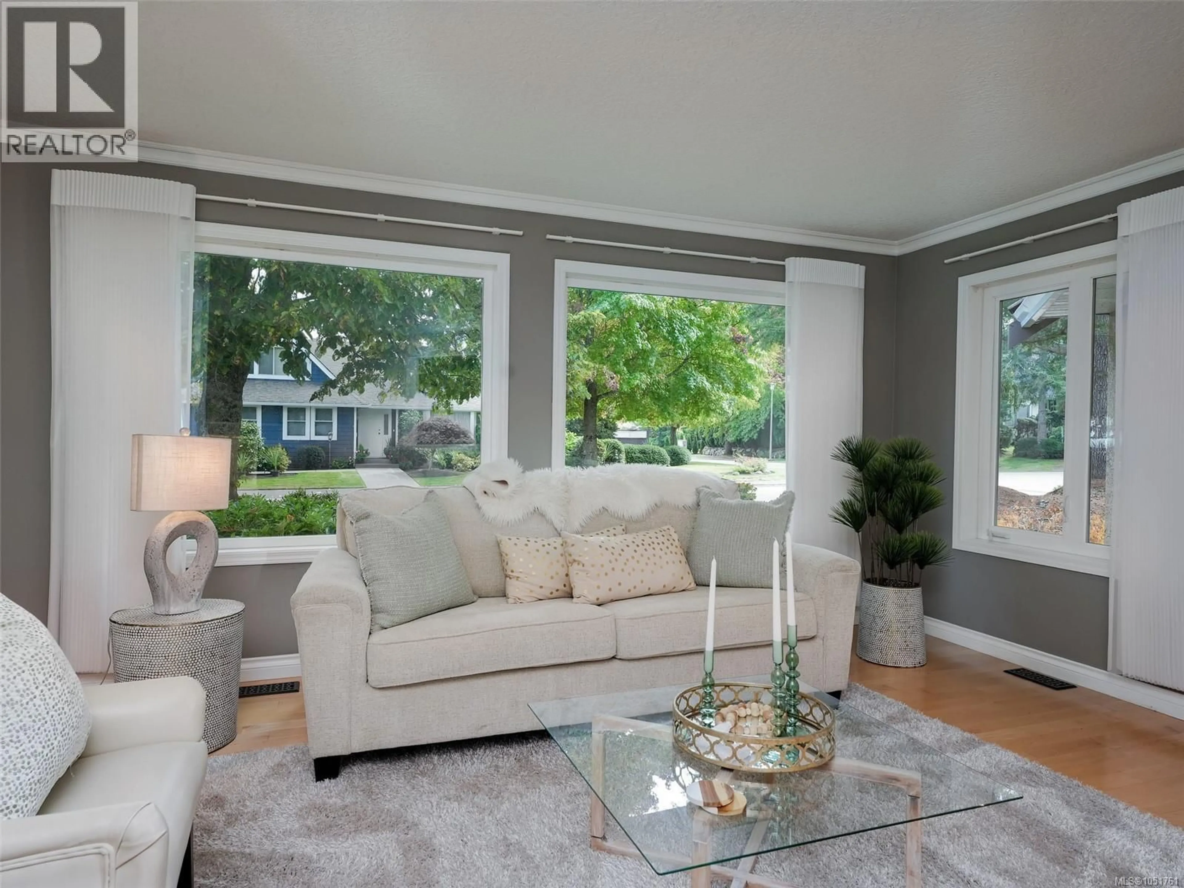 Living room with furniture, unknown for 1198 STONINGTON PLACE, Saanich British Columbia V8Y3B8