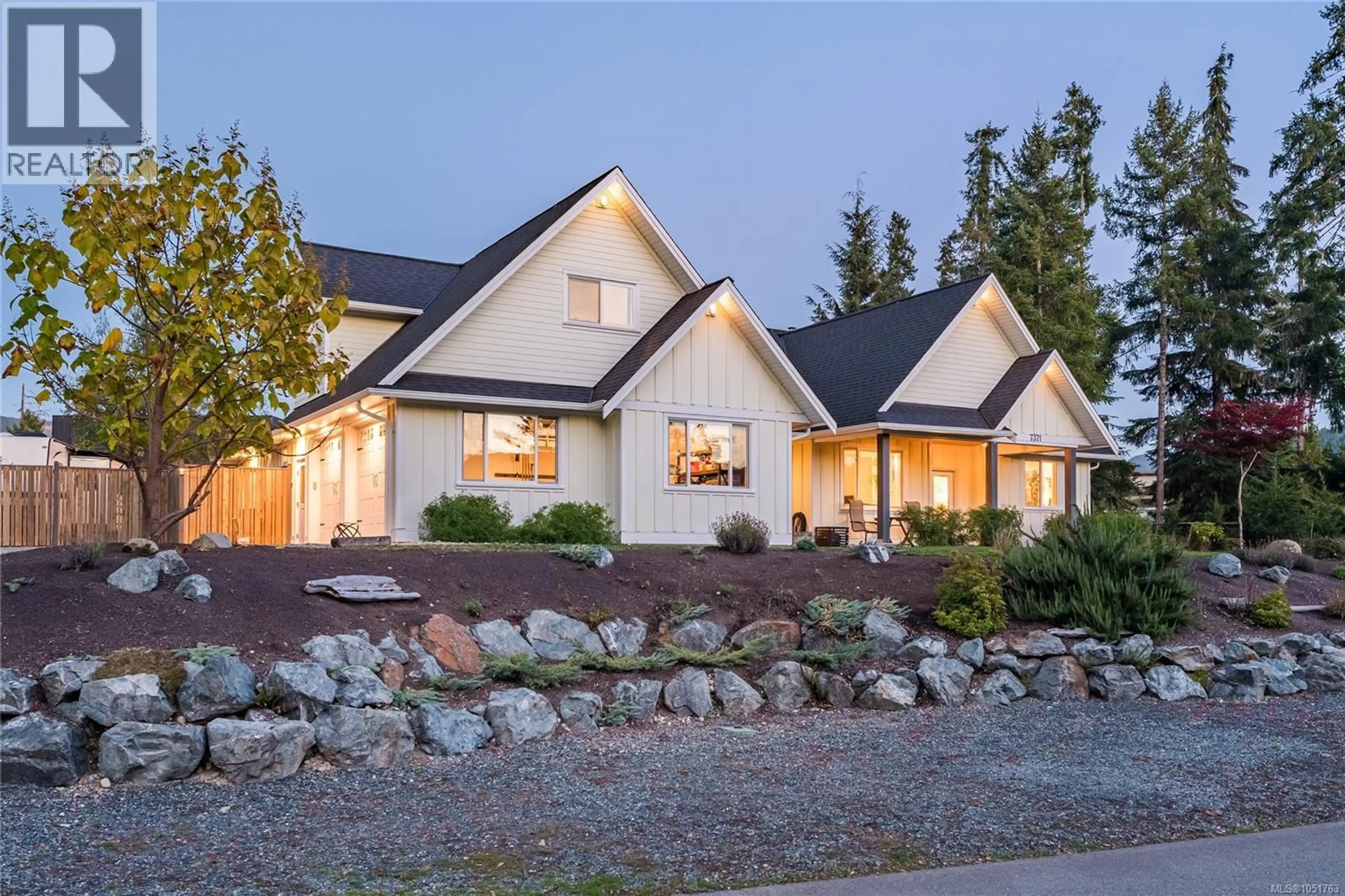 Home with vinyl exterior material, mountain view for 7371 LAKEFRONT DRIVE, Lake Cowichan British Columbia V0R2G1