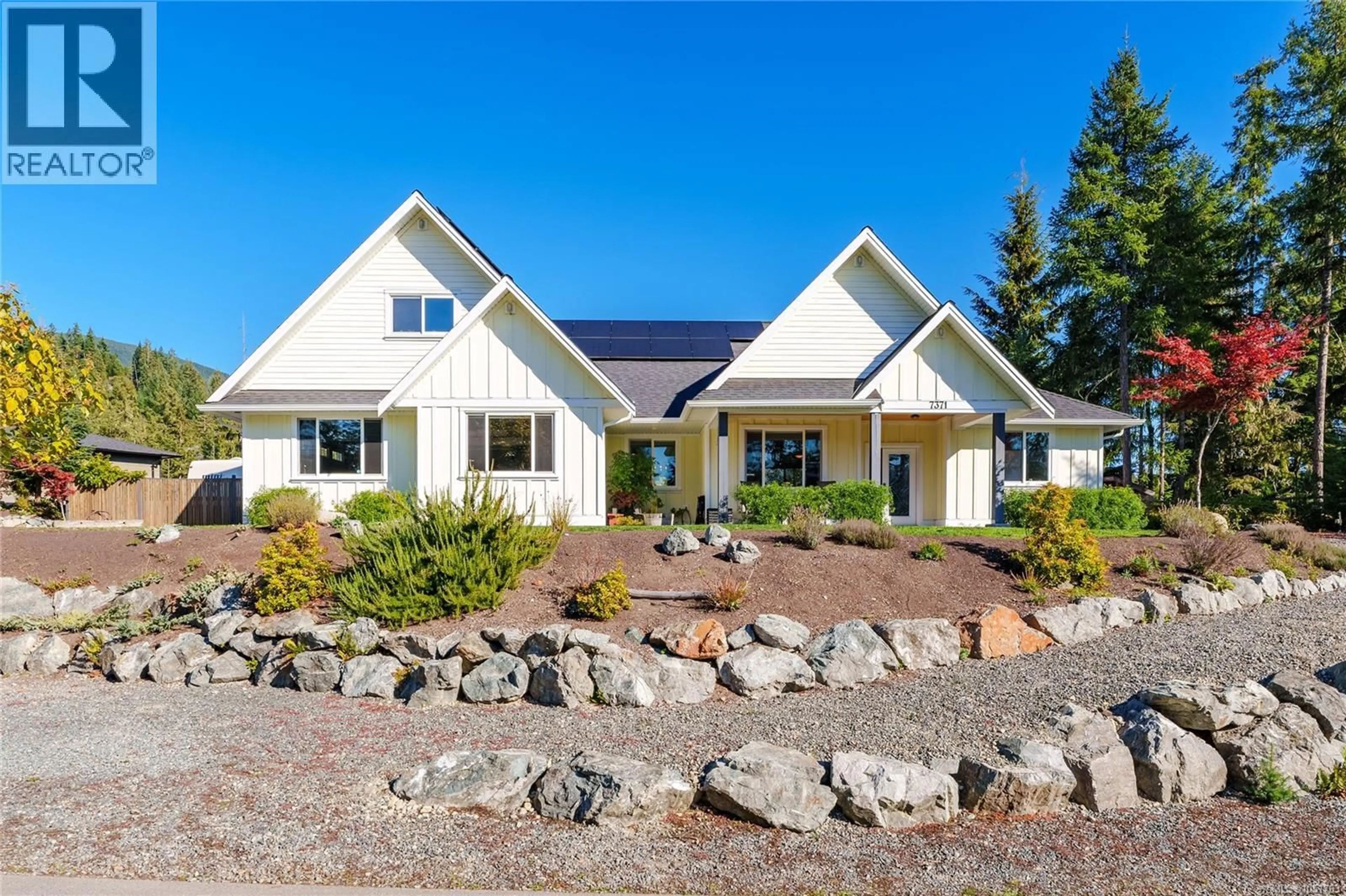 Home with vinyl exterior material, street for 7371 LAKEFRONT DRIVE, Lake Cowichan British Columbia V0R2G1