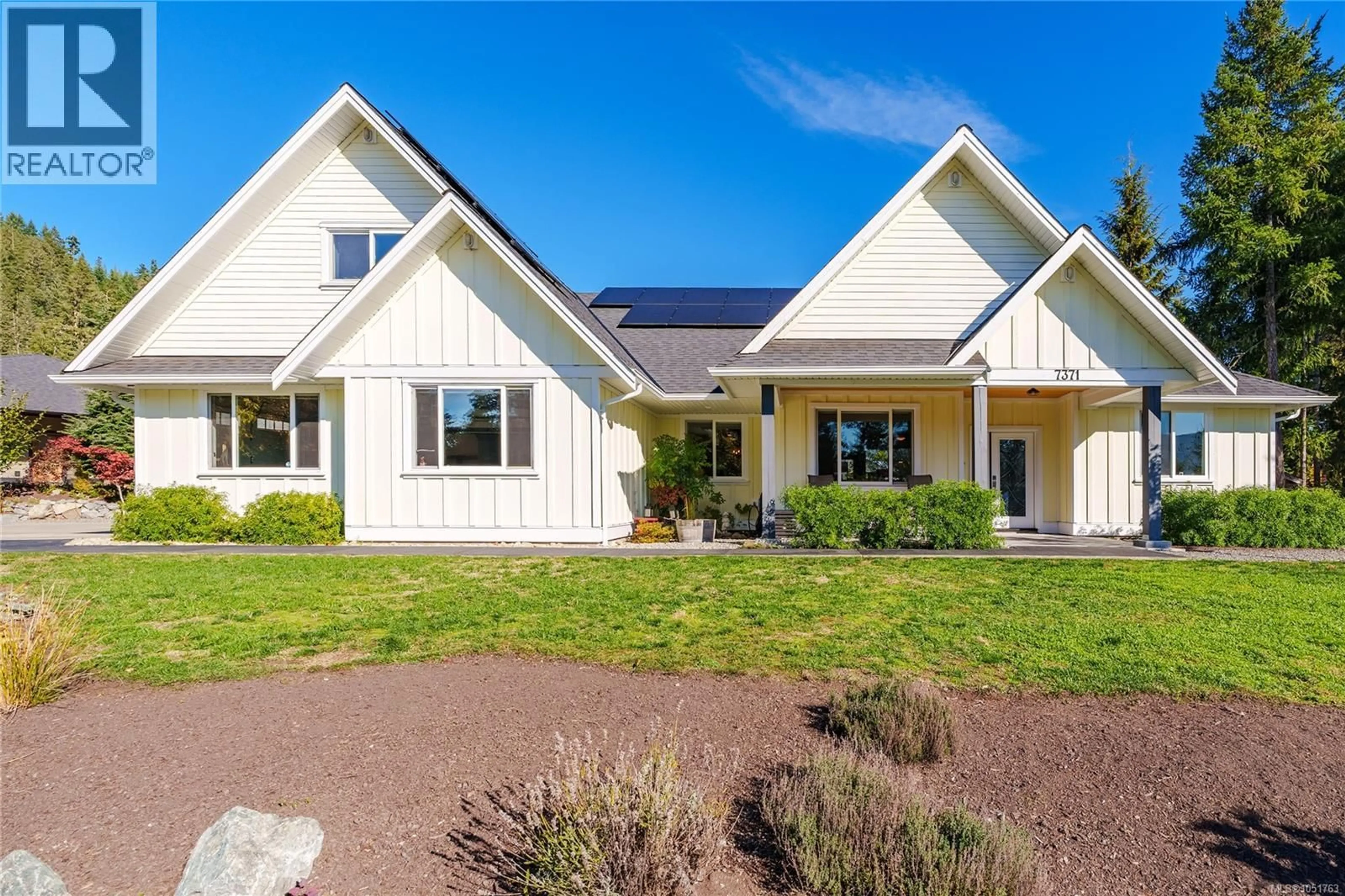 Home with vinyl exterior material, street for 7371 LAKEFRONT DRIVE, Lake Cowichan British Columbia V0R2G1