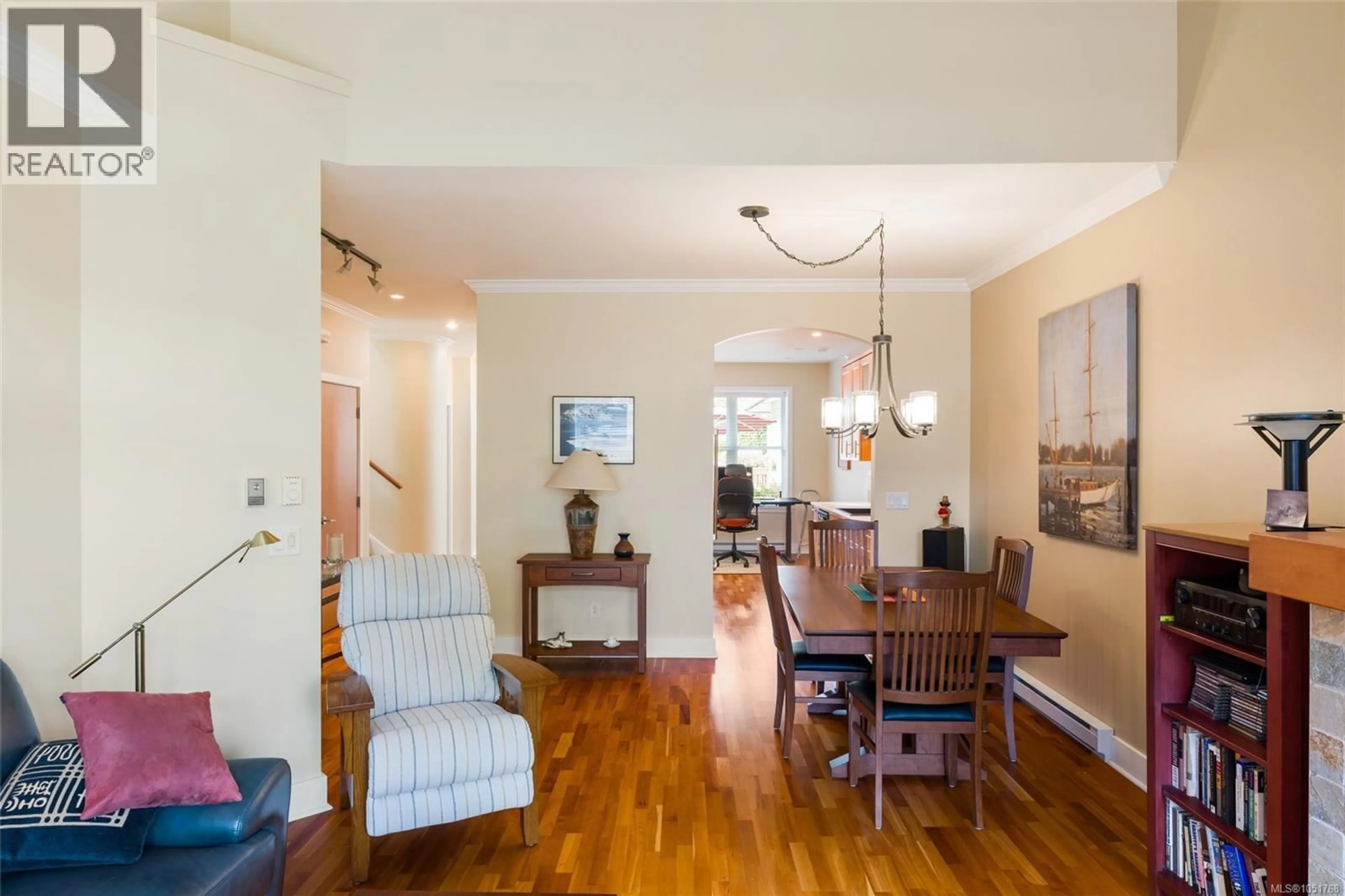 Dining room, wood/laminate floor for 25 - 10520 MCDONALD PARK ROAD, North Saanich British Columbia V8L2R1