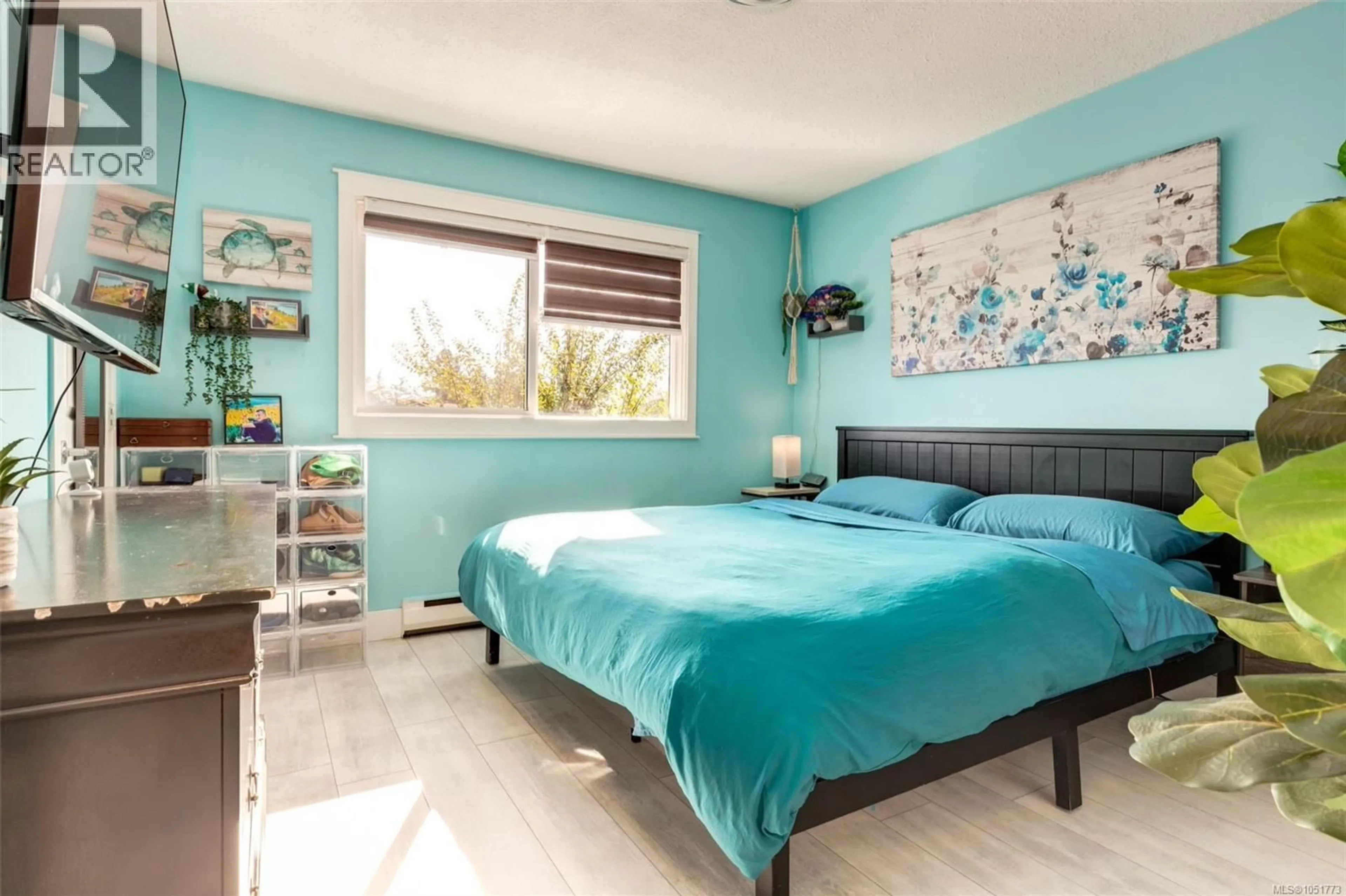 Bedroom with bed, wood/laminate floor for 12 - 285 HAREWOOD ROAD, Nanaimo British Columbia V9R2Z1