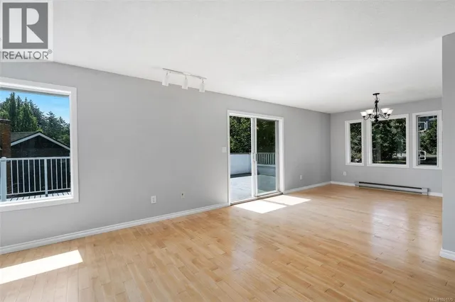 4833 MAPLEGROVE STREET, Saanich 5