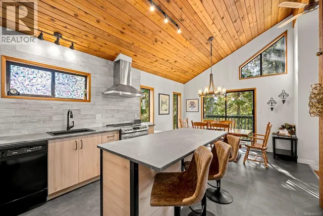 893 CLINTON WOOD COURT, Courtenay 2