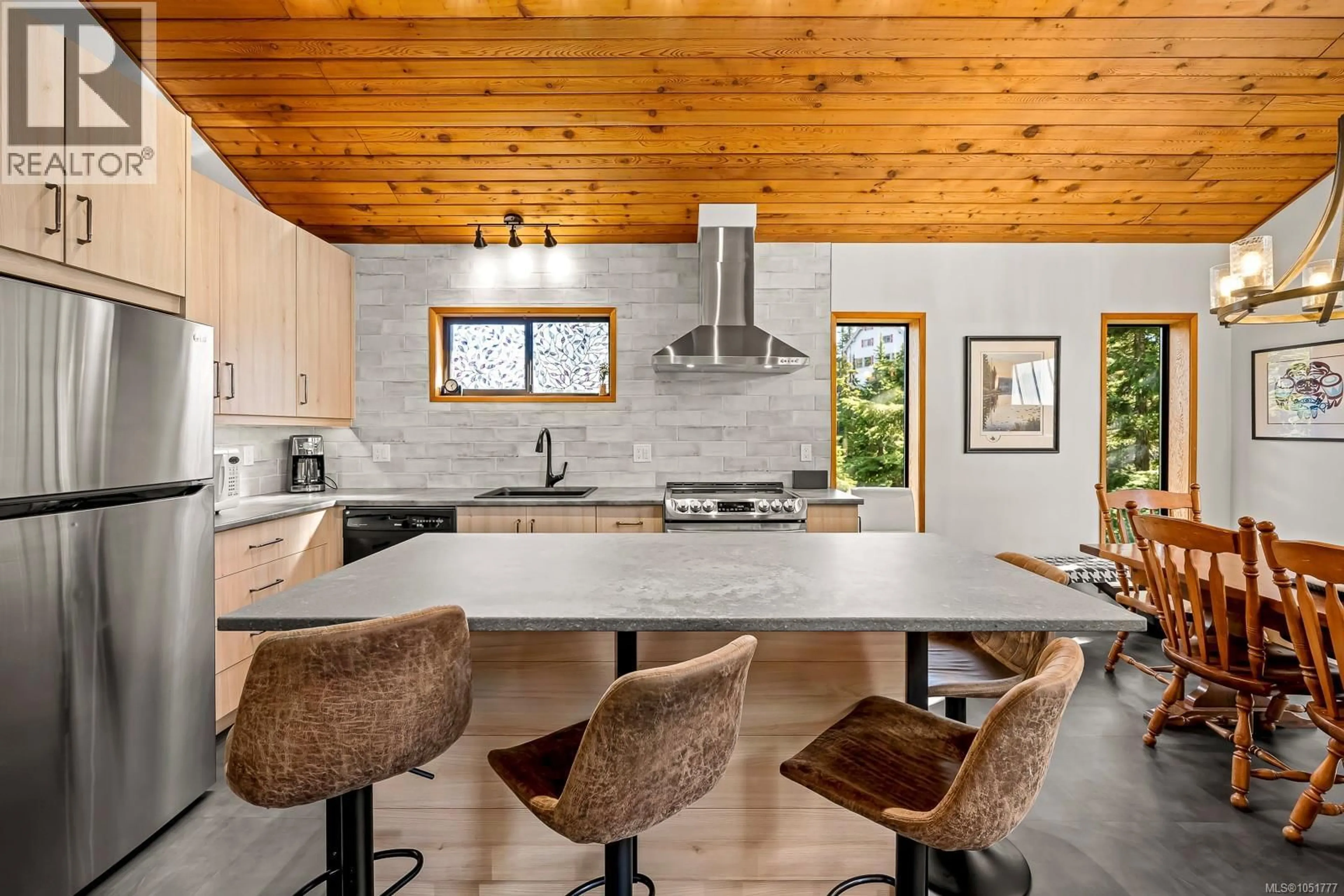 Open concept kitchen, unknown for 893 CLINTON WOOD COURT, Courtenay British Columbia V9J1L0