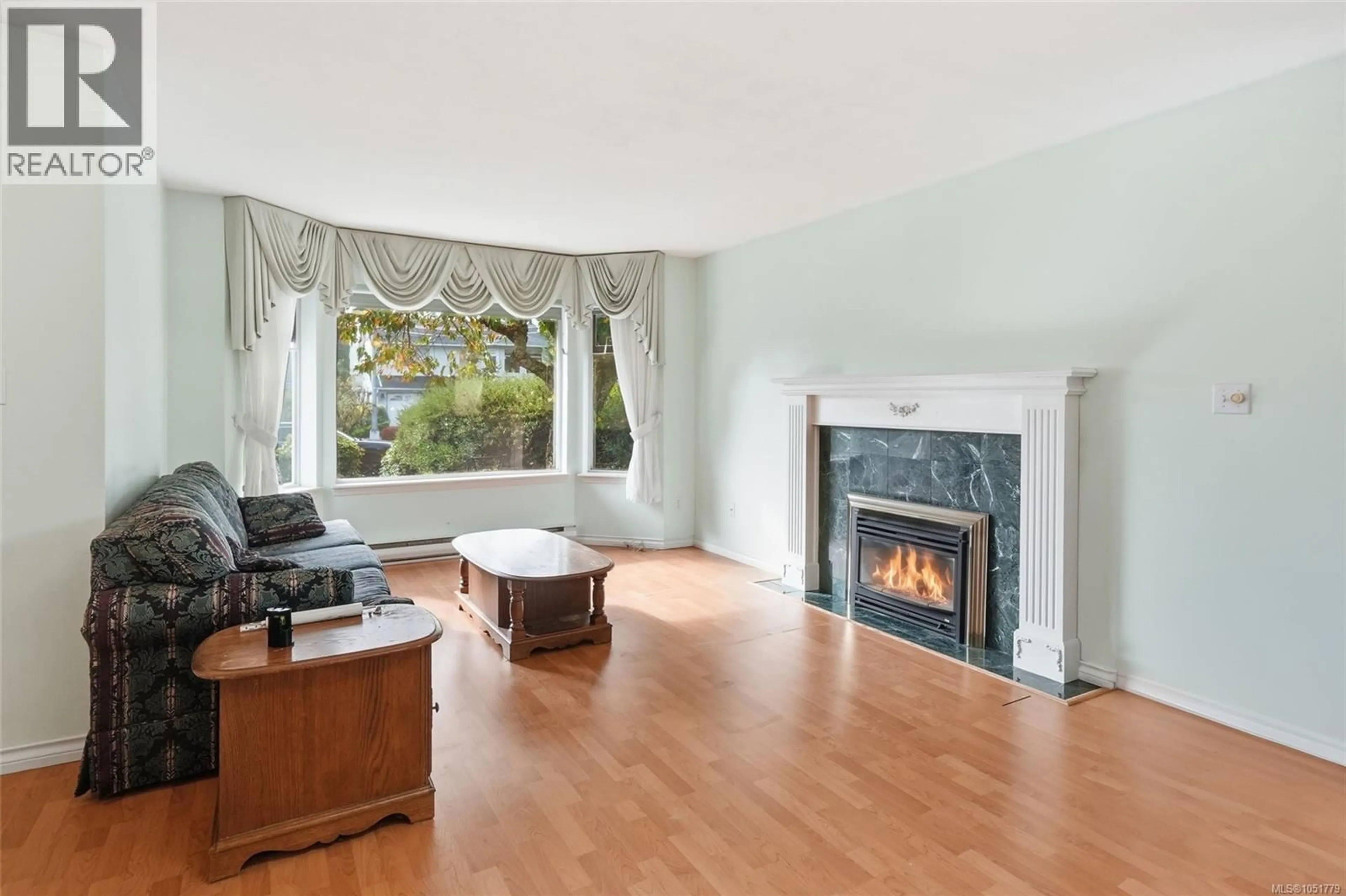 Living room with furniture, unknown for 1846 BEGONIA WAY, Nanaimo British Columbia V9S5S5