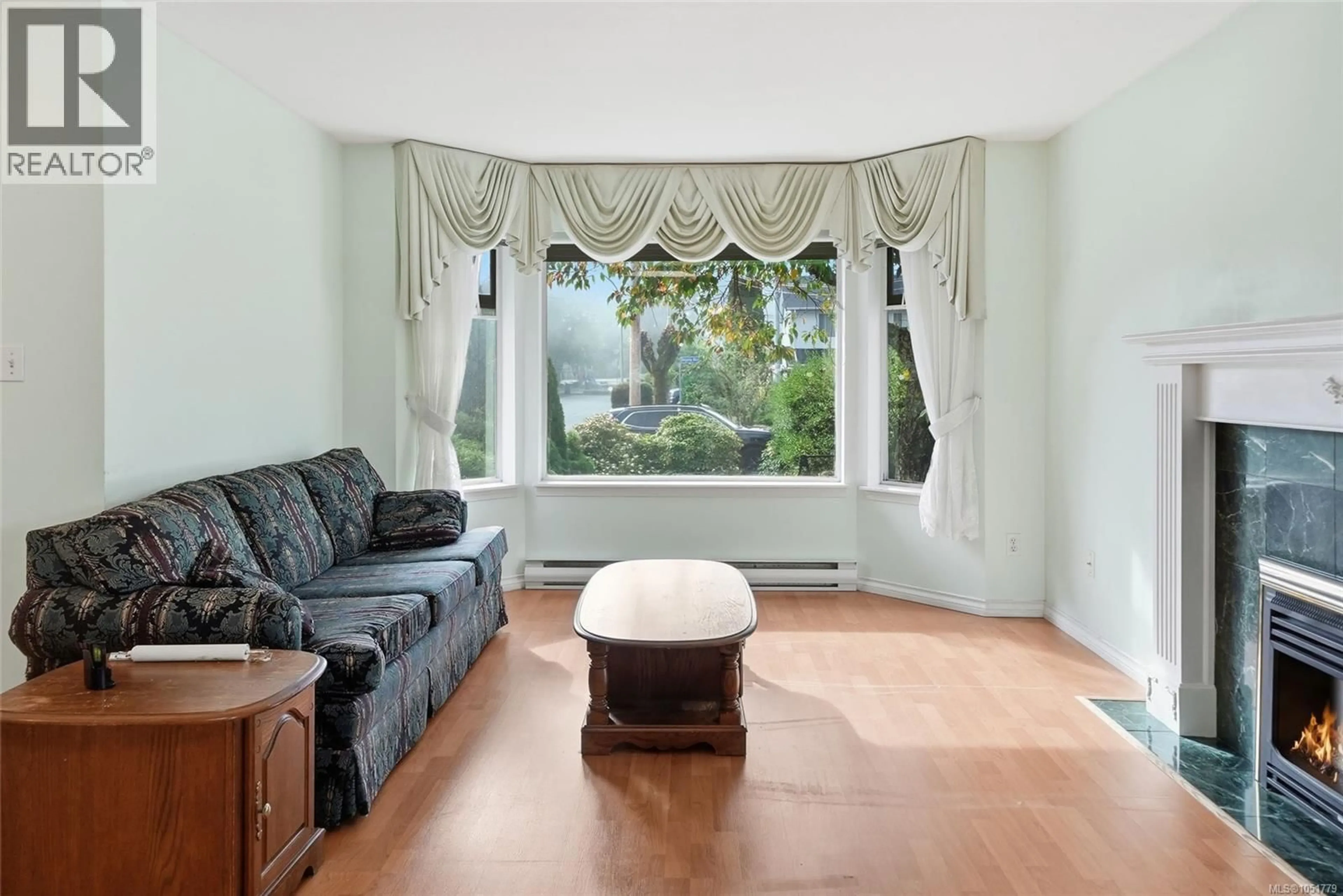 Living room with furniture, unknown for 1846 BEGONIA WAY, Nanaimo British Columbia V9S5S5