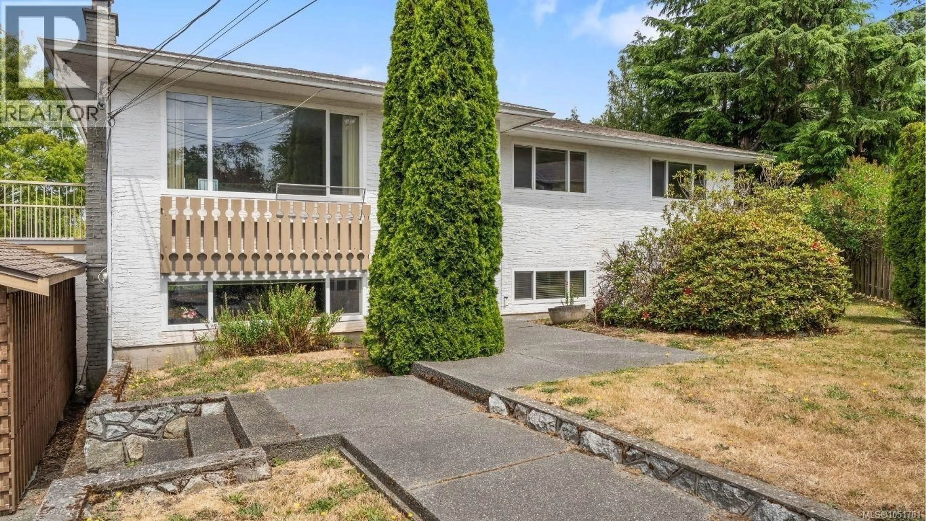 Home with vinyl exterior material, street for 3931 BRAEFOOT PLACE, Saanich British Columbia V8P2S2