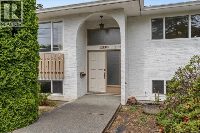 3931 BRAEFOOT PLACE, Saanich 2