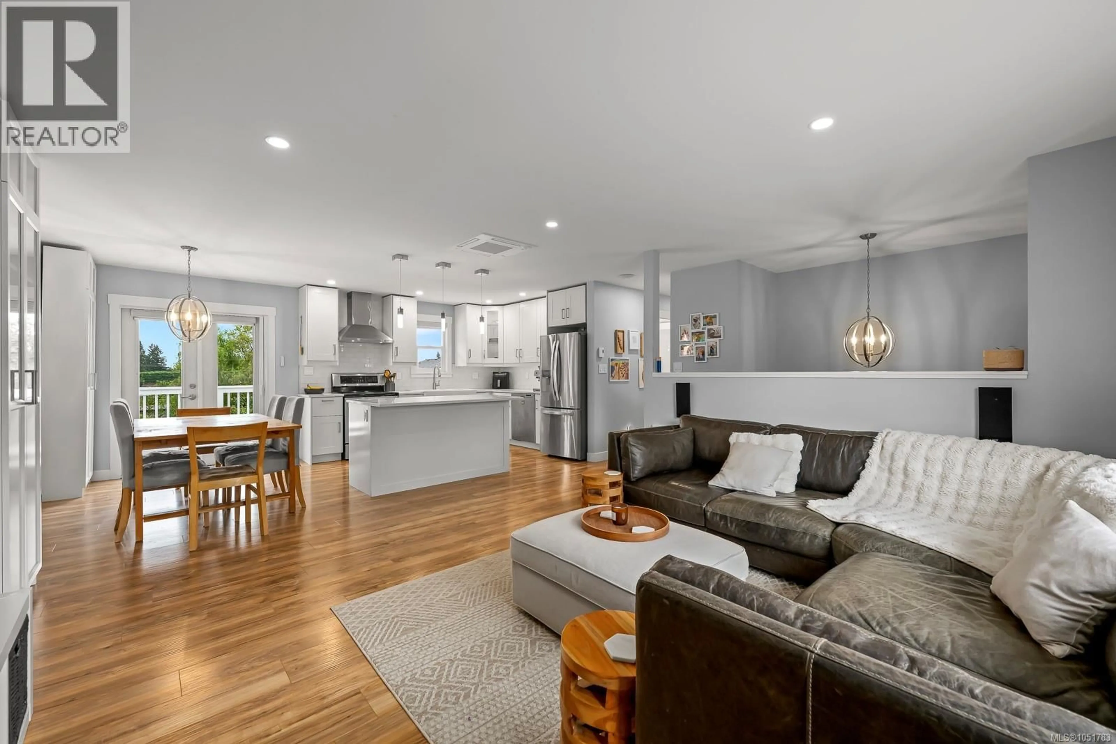 Open concept kitchen, unknown for 554 CORMORANT STREET, Comox British Columbia V9M1Z9