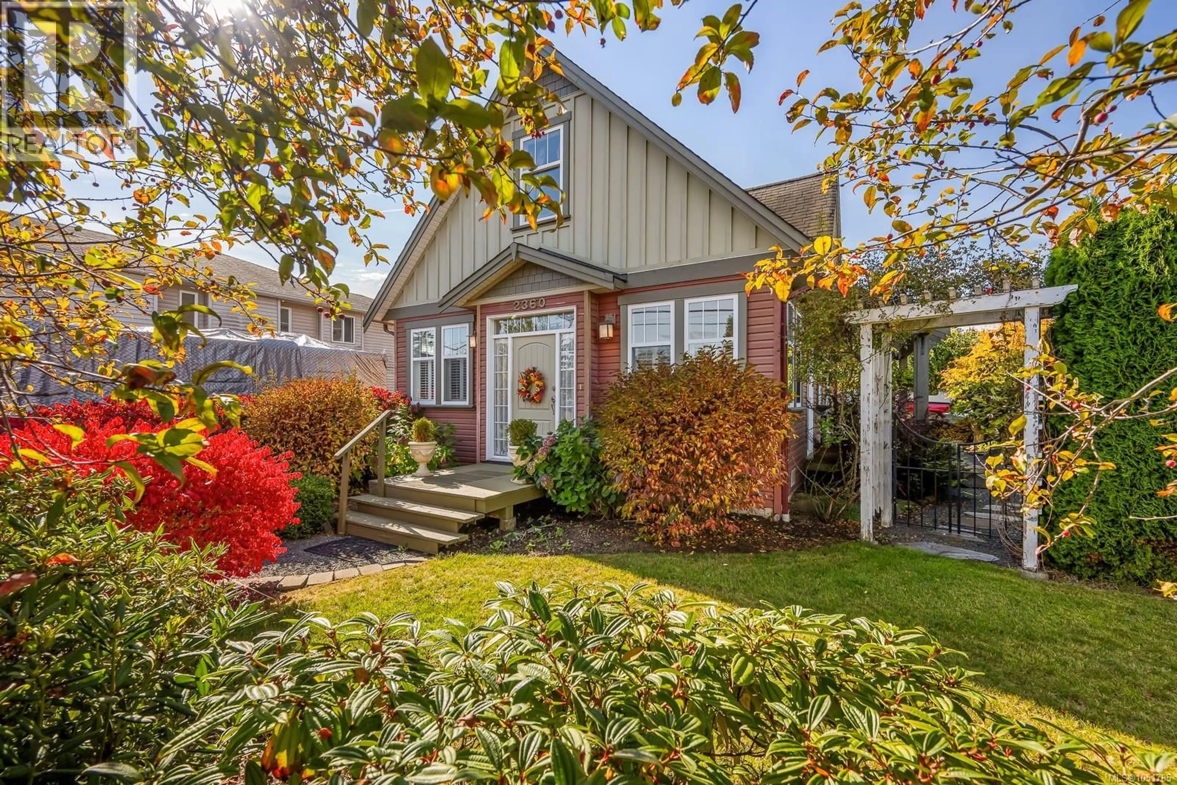 Home with vinyl exterior material, street for 2360 GALERNO ROAD, Campbell River British Columbia V9W8A5