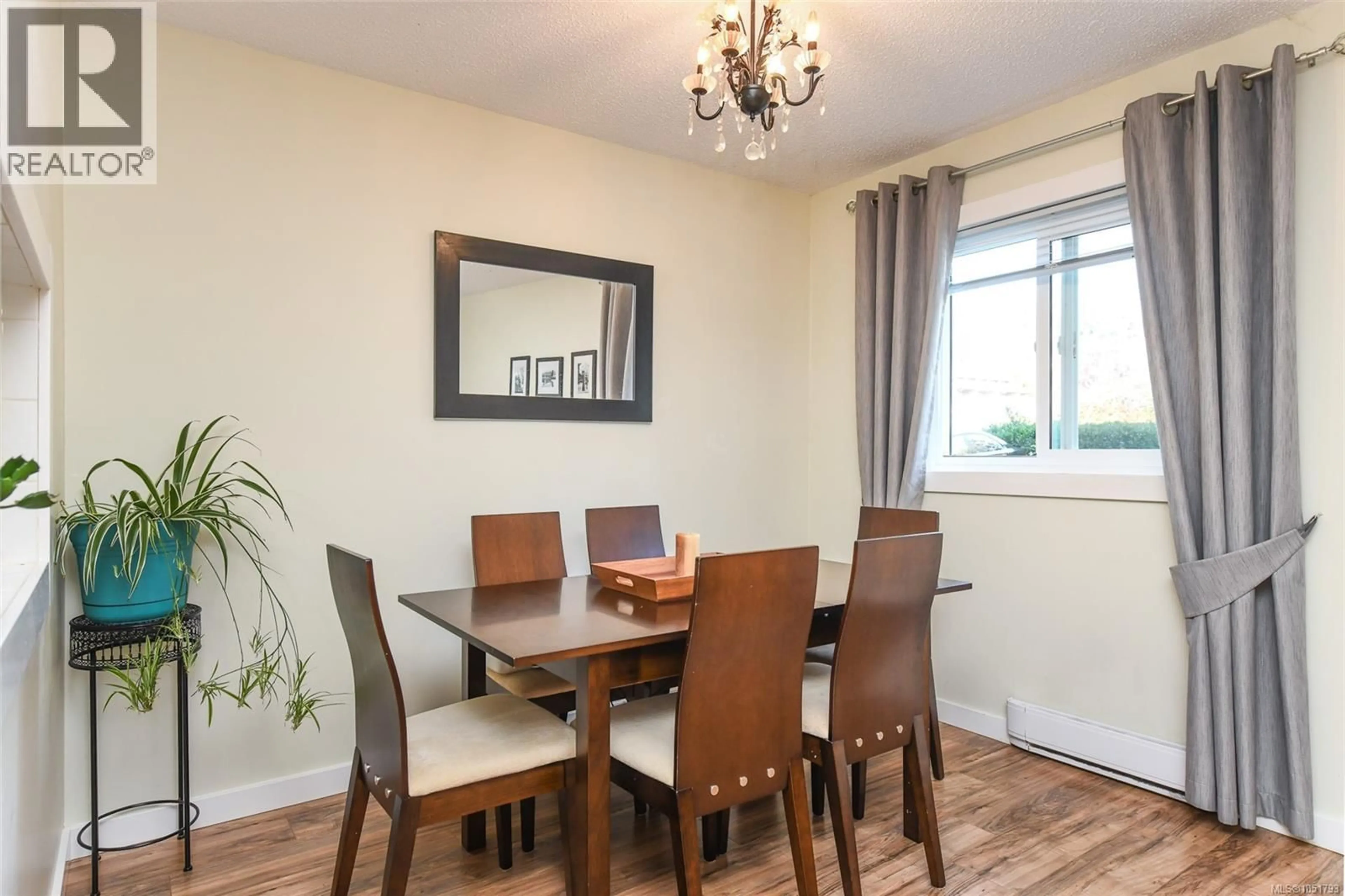 Dining room, wood/laminate floor for 107 - 175 CENTENNIAL DRIVE, Courtenay British Columbia V9N7M4