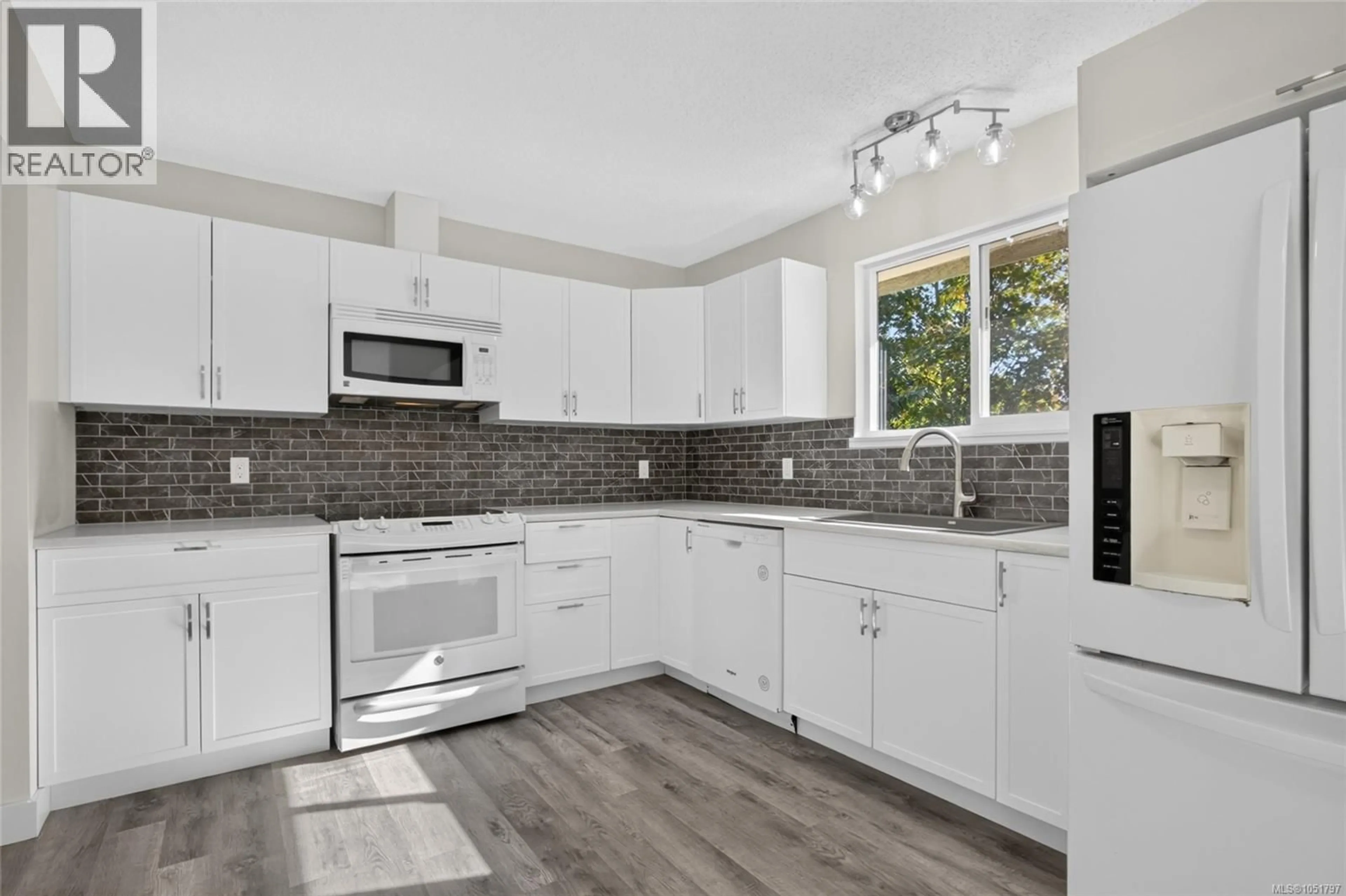 Open concept kitchen, unknown for 1665 DINGWALL ROAD, Courtenay British Columbia V9N3S8