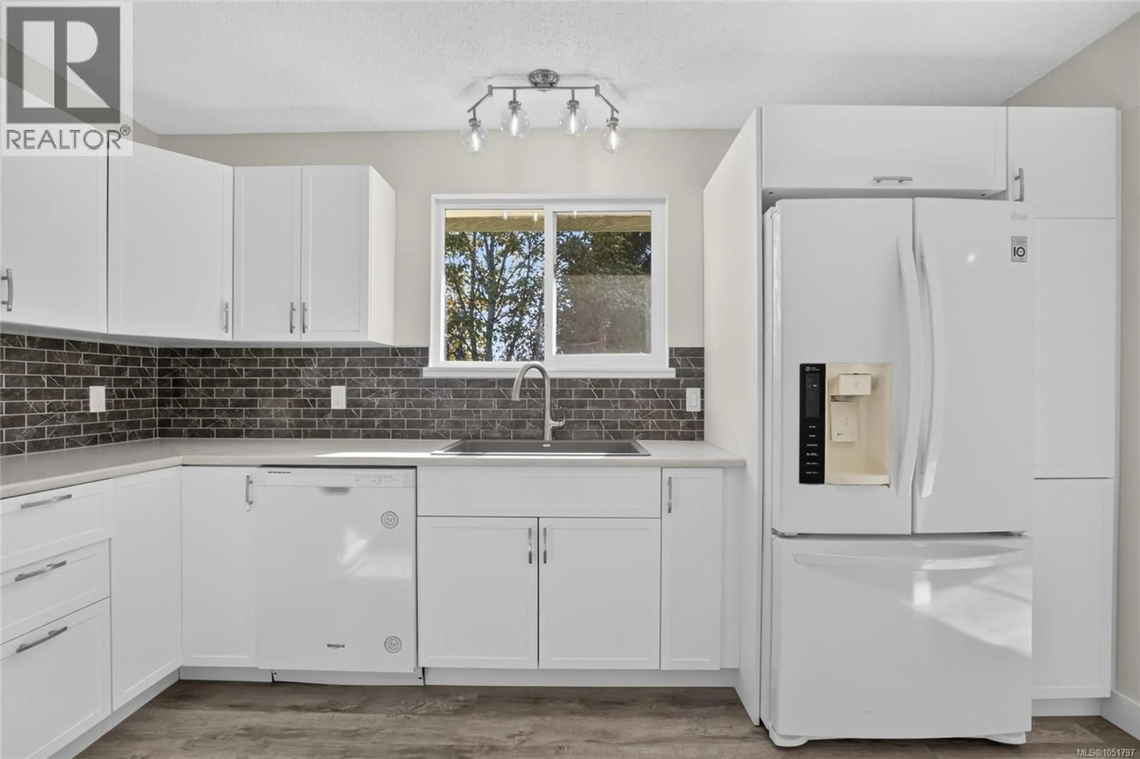 Standard kitchen, ceramic/tile floor for 1665 DINGWALL ROAD, Courtenay British Columbia V9N3S8
