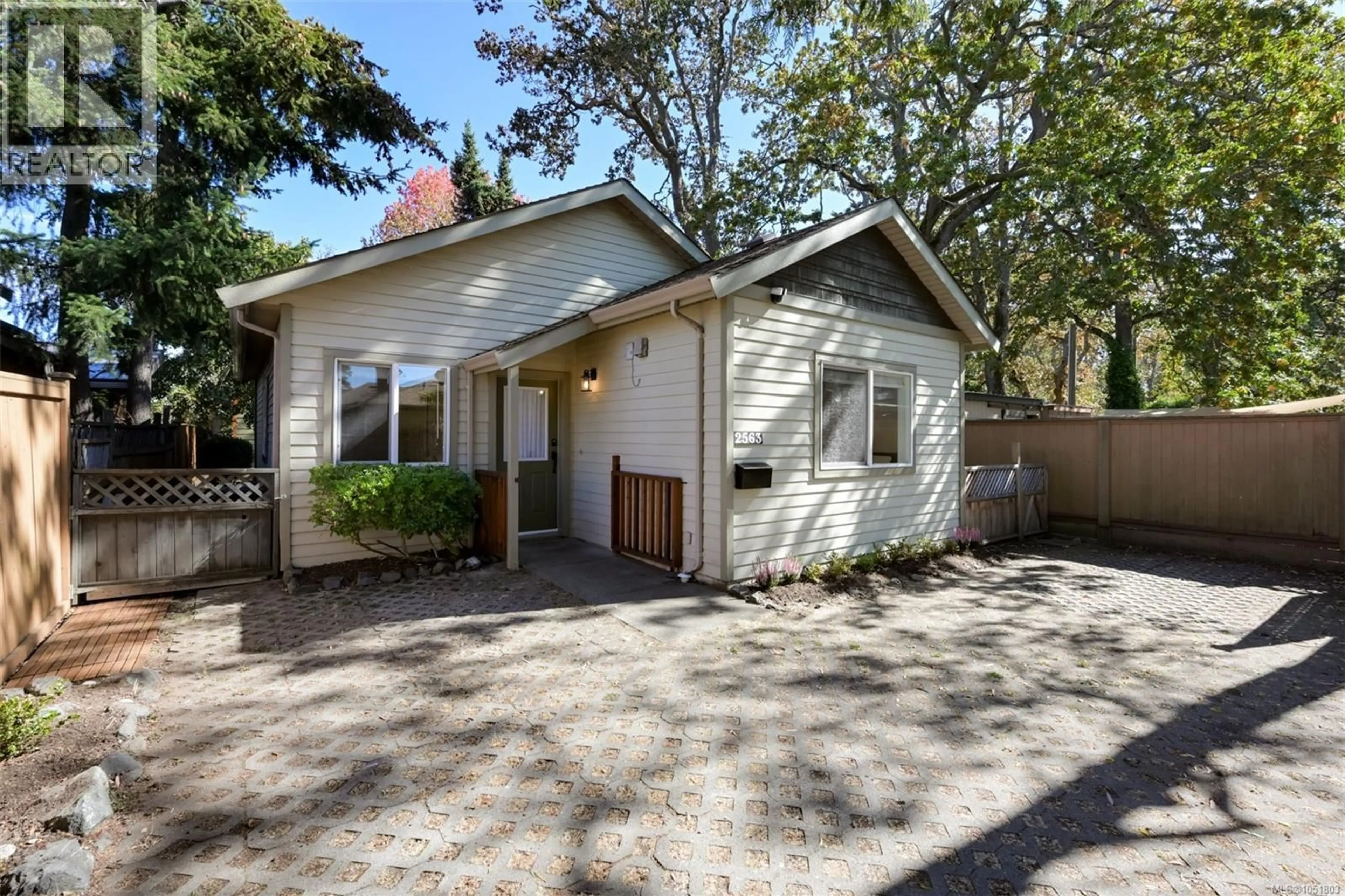 Unknown for 2563 SHELBOURNE STREET, Victoria British Columbia V8R4L7