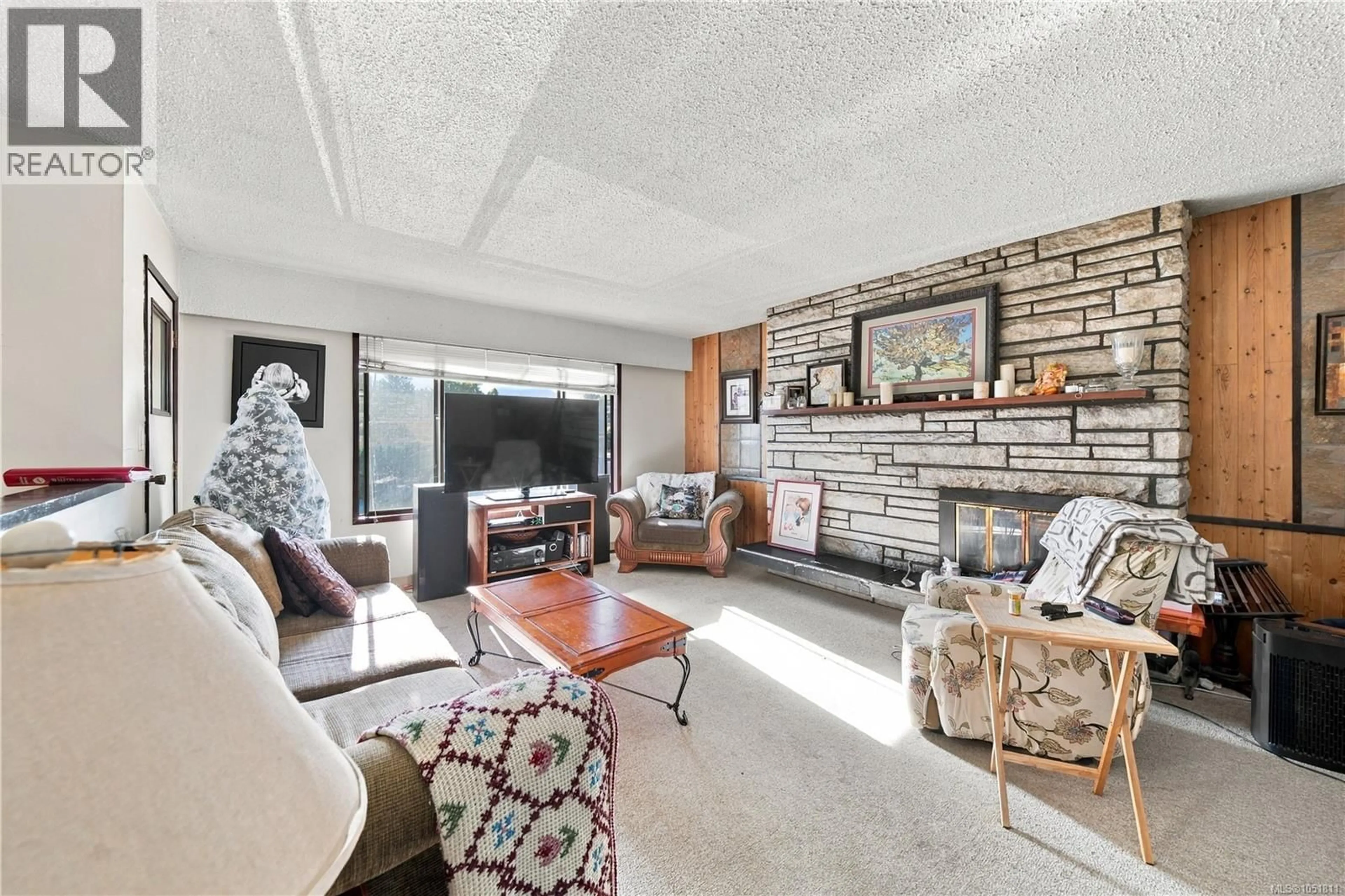 Living room with furniture, unknown for 2344/2346 ROSSTOWN ROAD, Nanaimo British Columbia V9T3R7