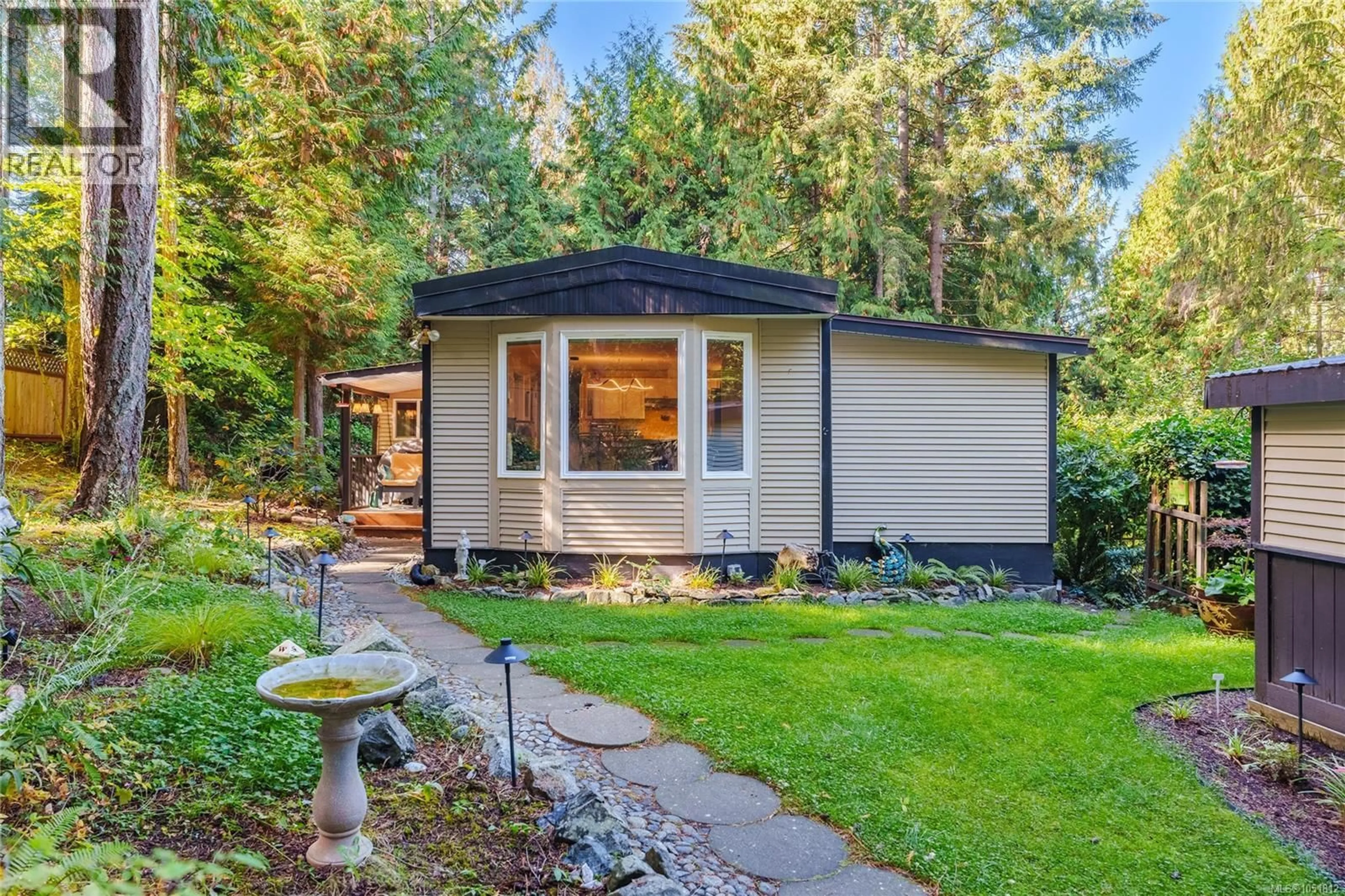 Home with vinyl exterior material, street for 21 - 7071 LANTZVILLE ROAD, Lantzville British Columbia V0R2H0