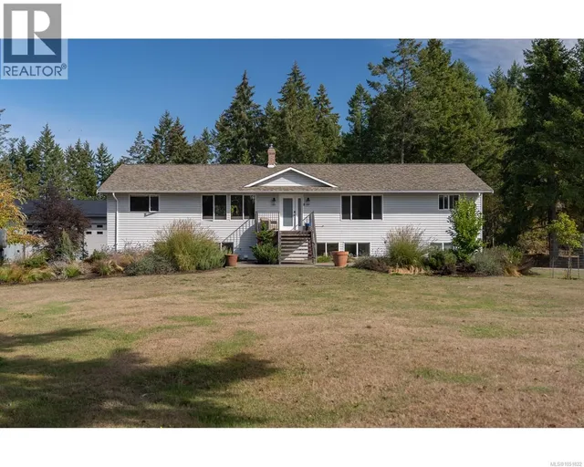 1045 RAVENSBOURNE LANE, Qualicum Beach 3