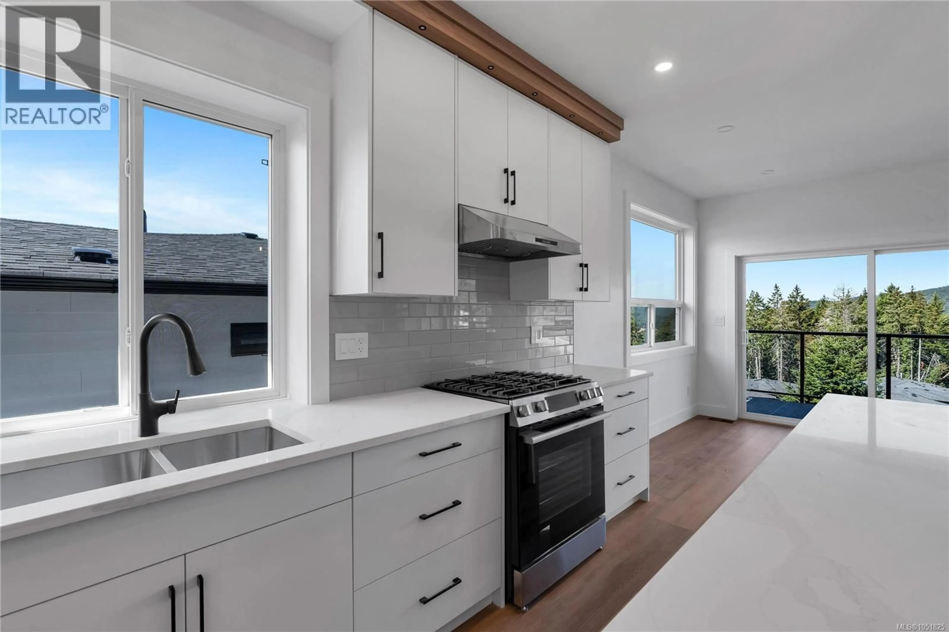 Open concept kitchen, ceramic/tile floor for 3326 WOODRUSH DRIVE, Duncan British Columbia V9L0H5