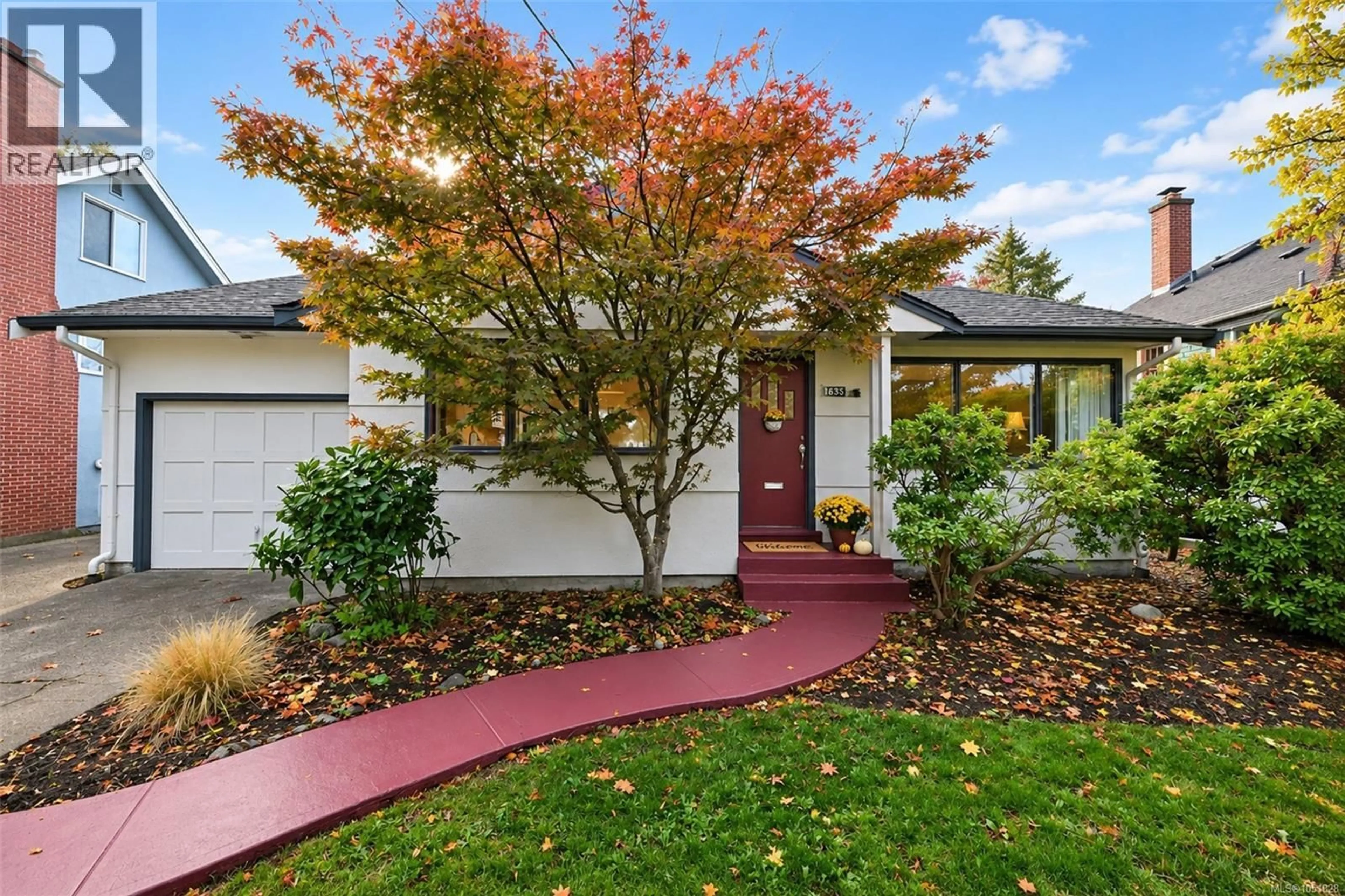 Unknown for 1635 FAIRFIELD ROAD, Victoria British Columbia V8S1G4