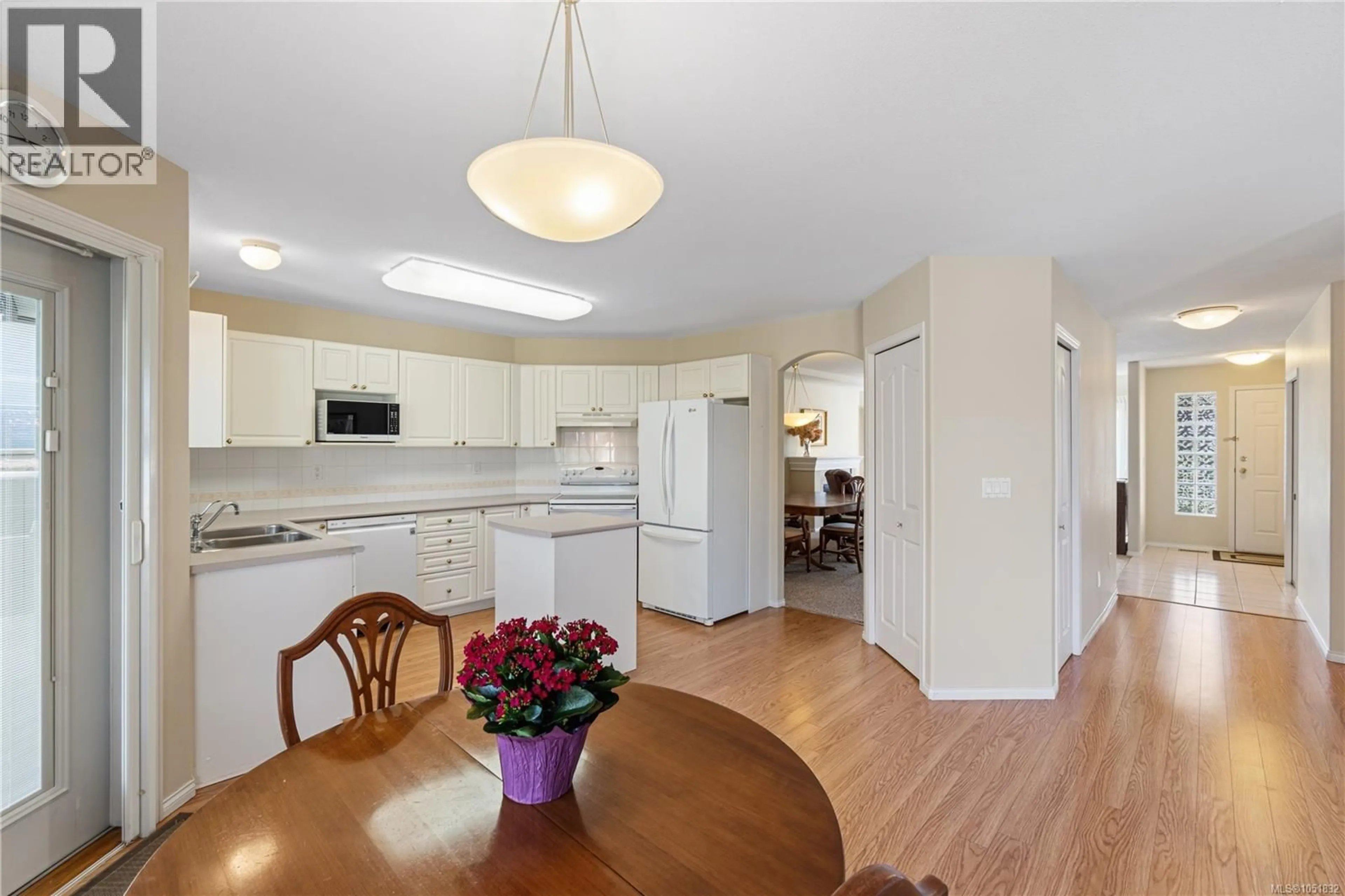 Standard kitchen, unknown for 568 HAMPSTEAD STREET, Parksville British Columbia V9P2T7