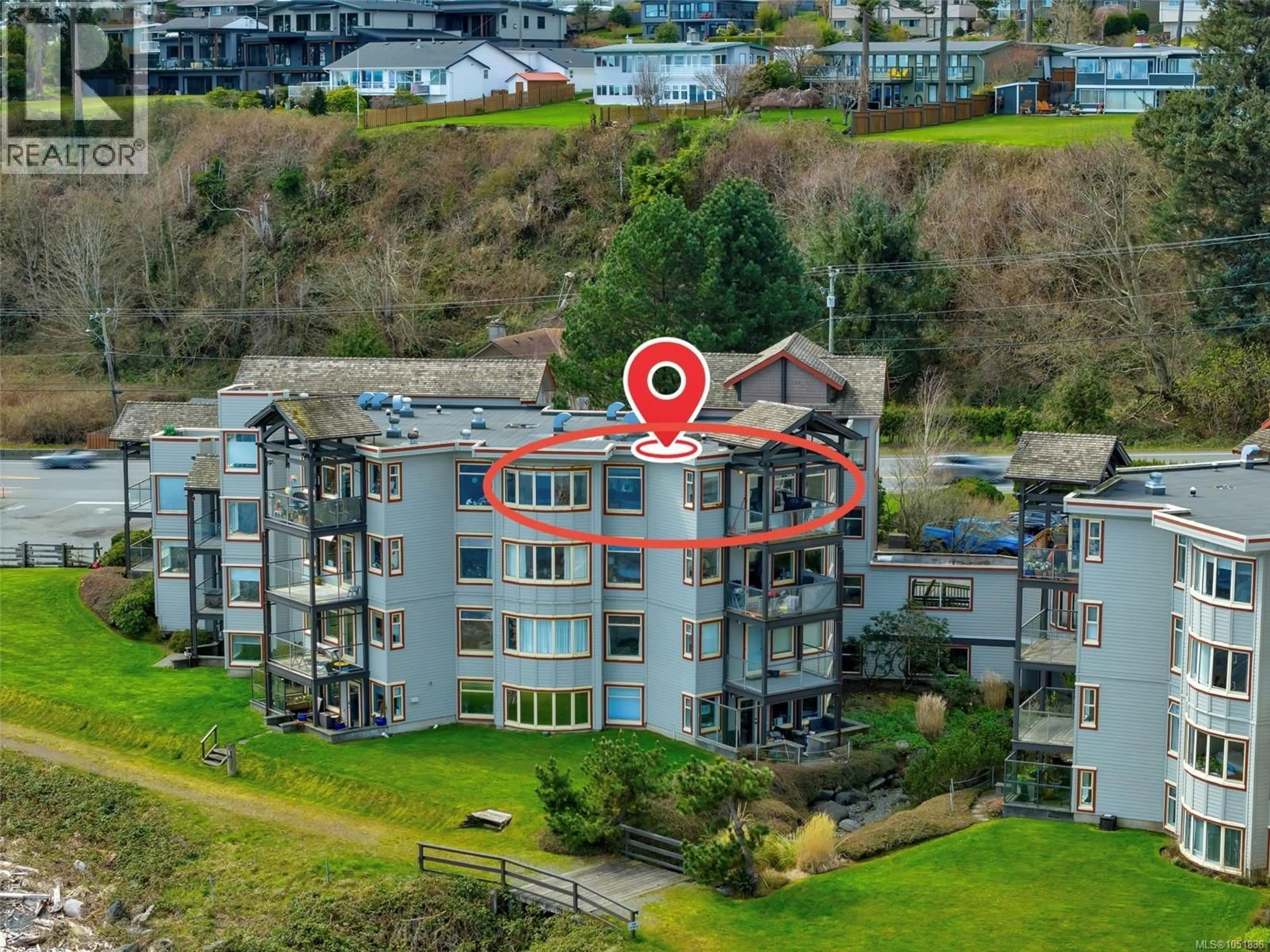 A pic from outside/outdoor area/front of a property/back of a property/a pic from drone, unknown for 1401 - 27 ISLAND HIGHWAY SOUTH, Campbell River British Columbia V9P1A2