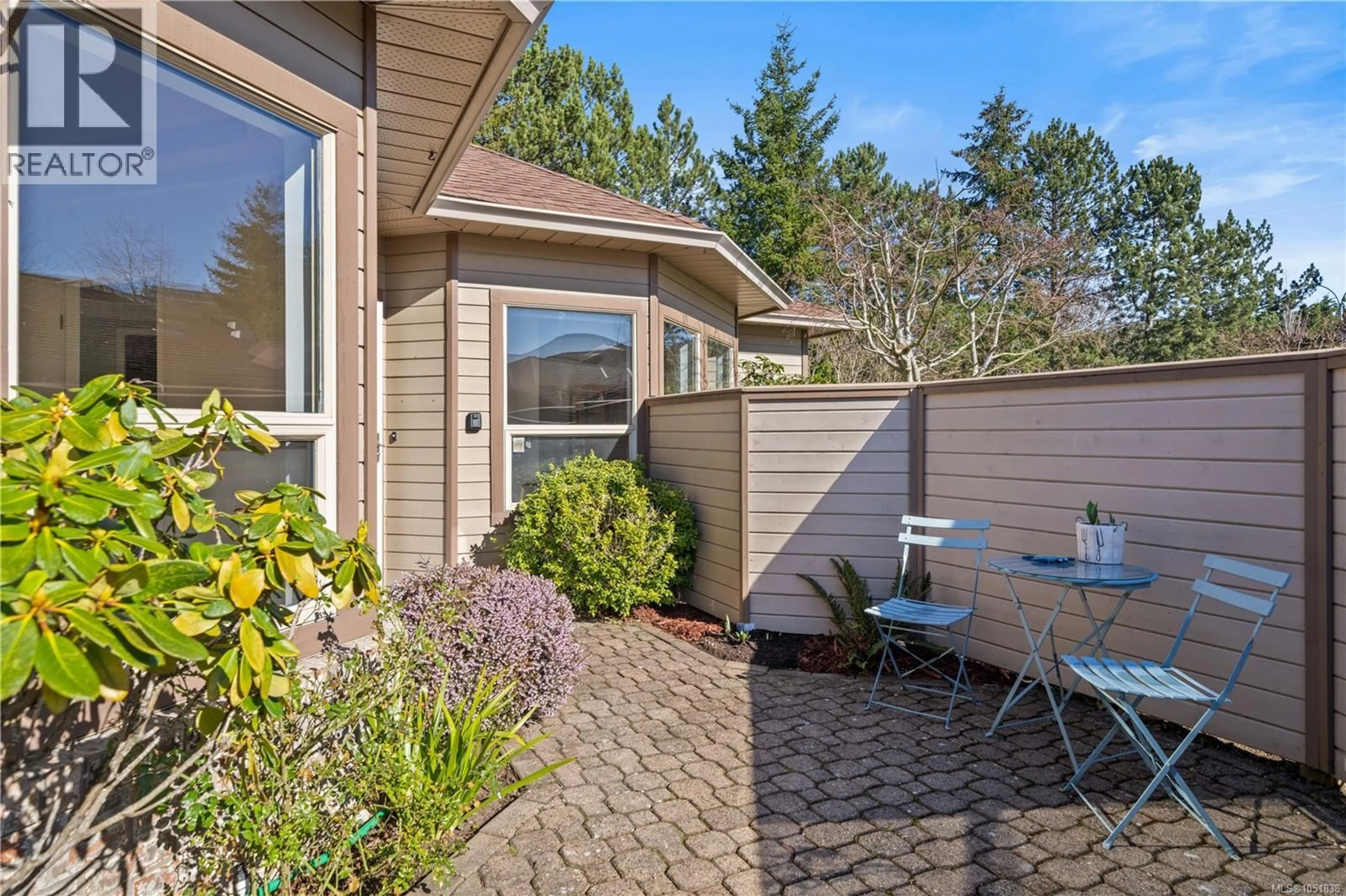 Patio, water/lake/river/ocean view for 601 - 4515 PIPELINE ROAD, Saanich British Columbia V8Z5M3