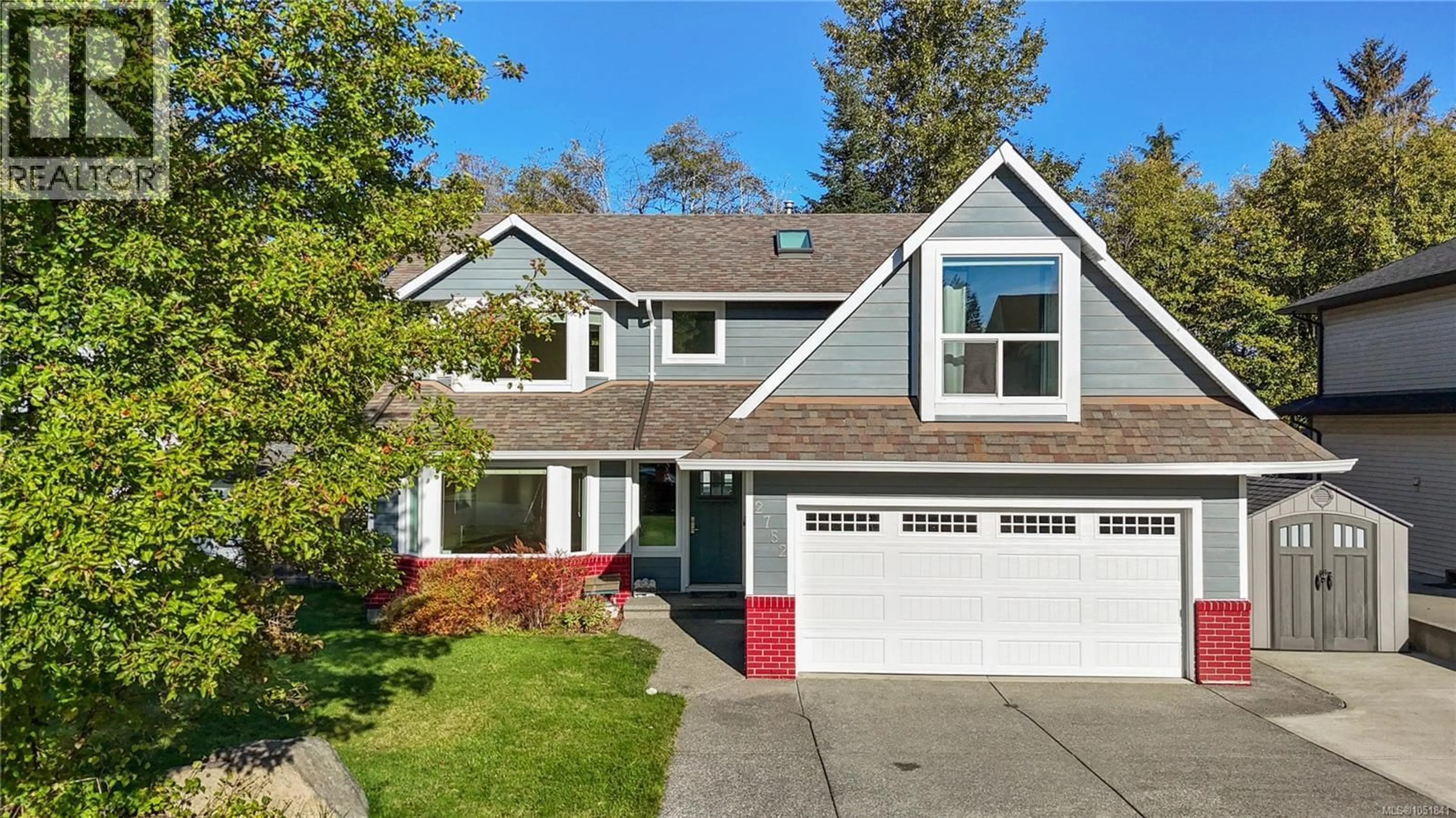 Home with vinyl exterior material, street for 2752 BRADFORD DRIVE, Campbell River British Columbia V9W7X7