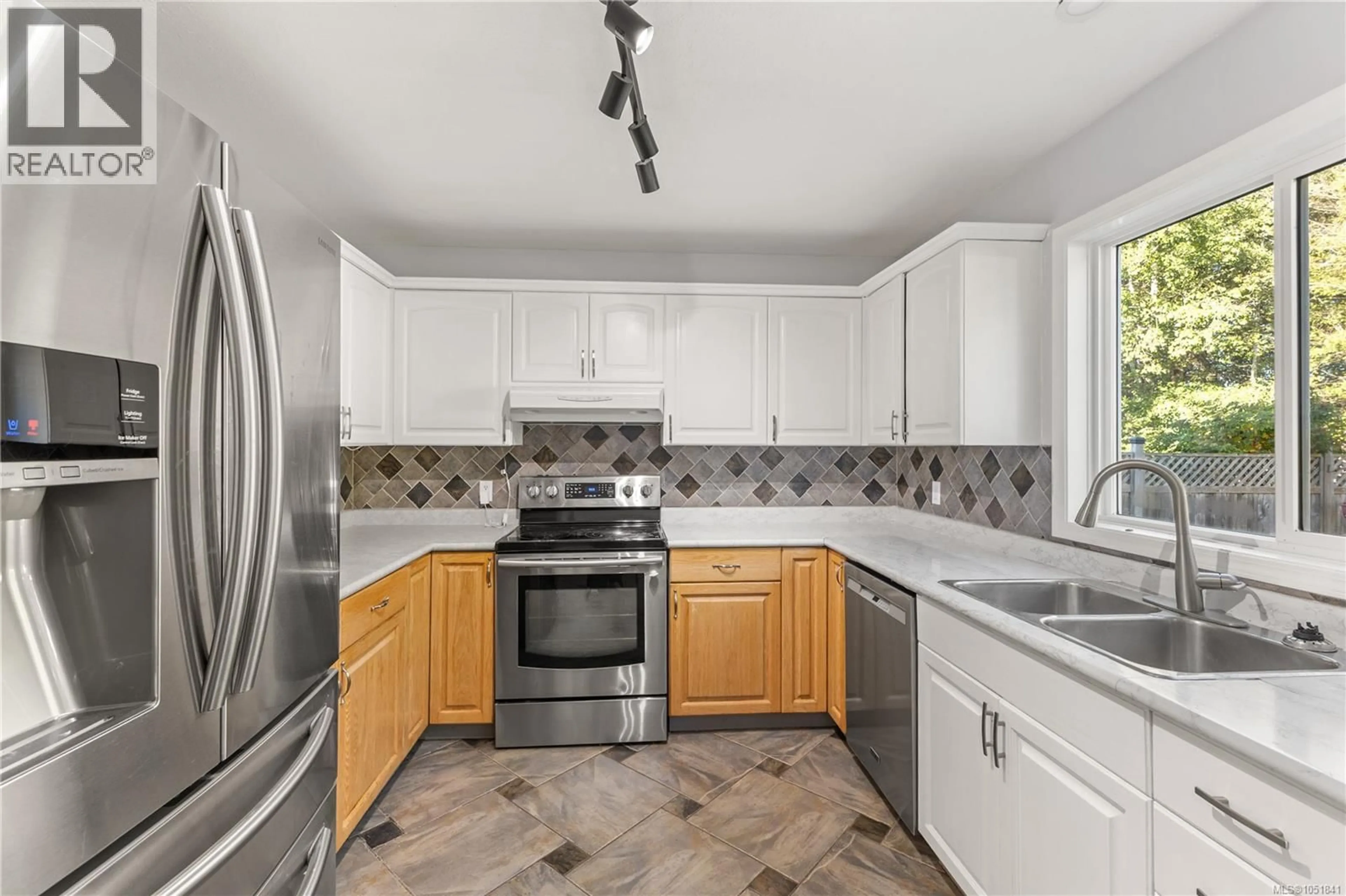 Standard kitchen, unknown for 2752 BRADFORD DRIVE, Campbell River British Columbia V9W7X7