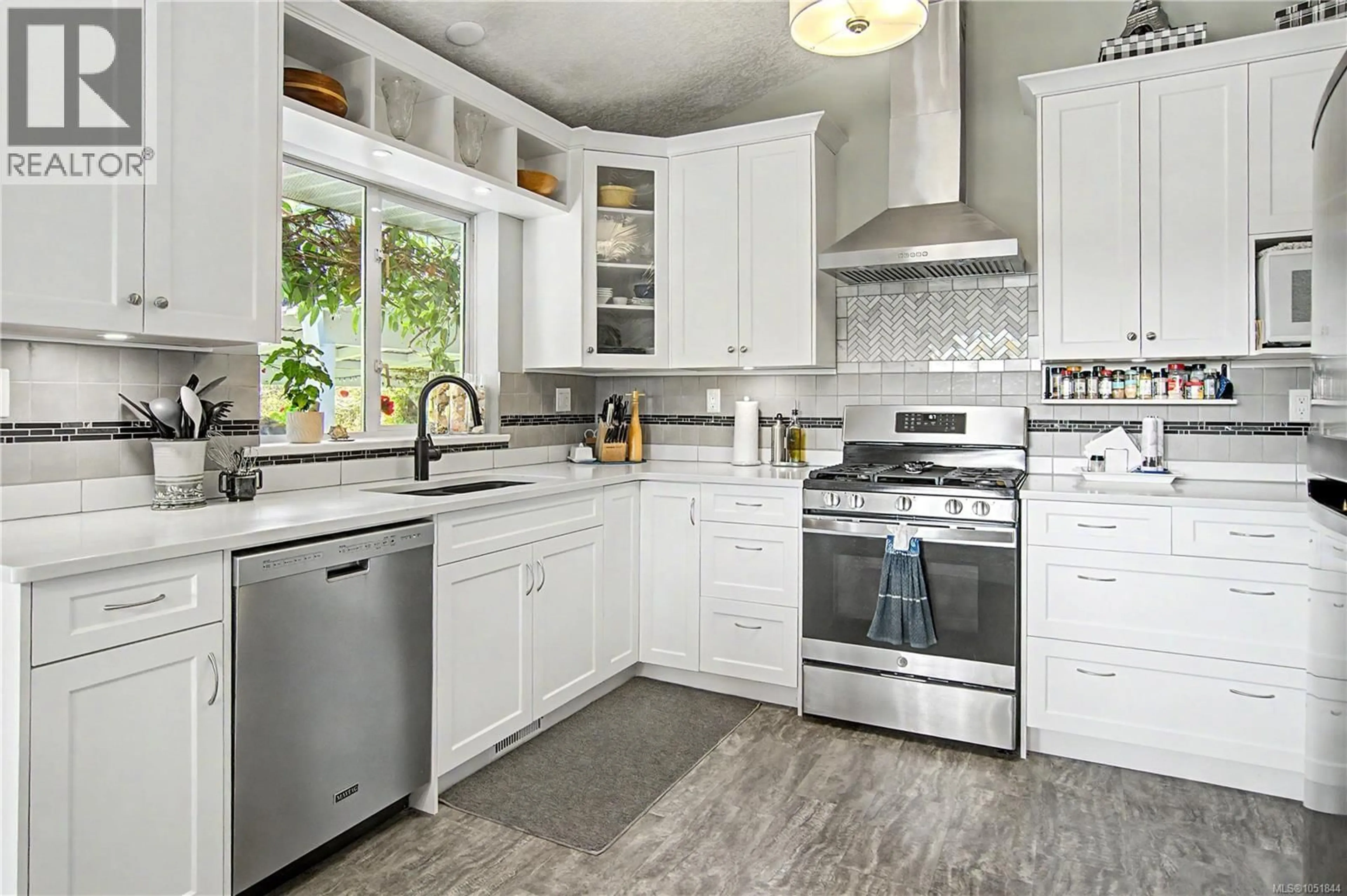 Contemporary kitchen, ceramic/tile floor for 2060 HUDDINGTON ROAD, Nanaimo British Columbia V9X1M1