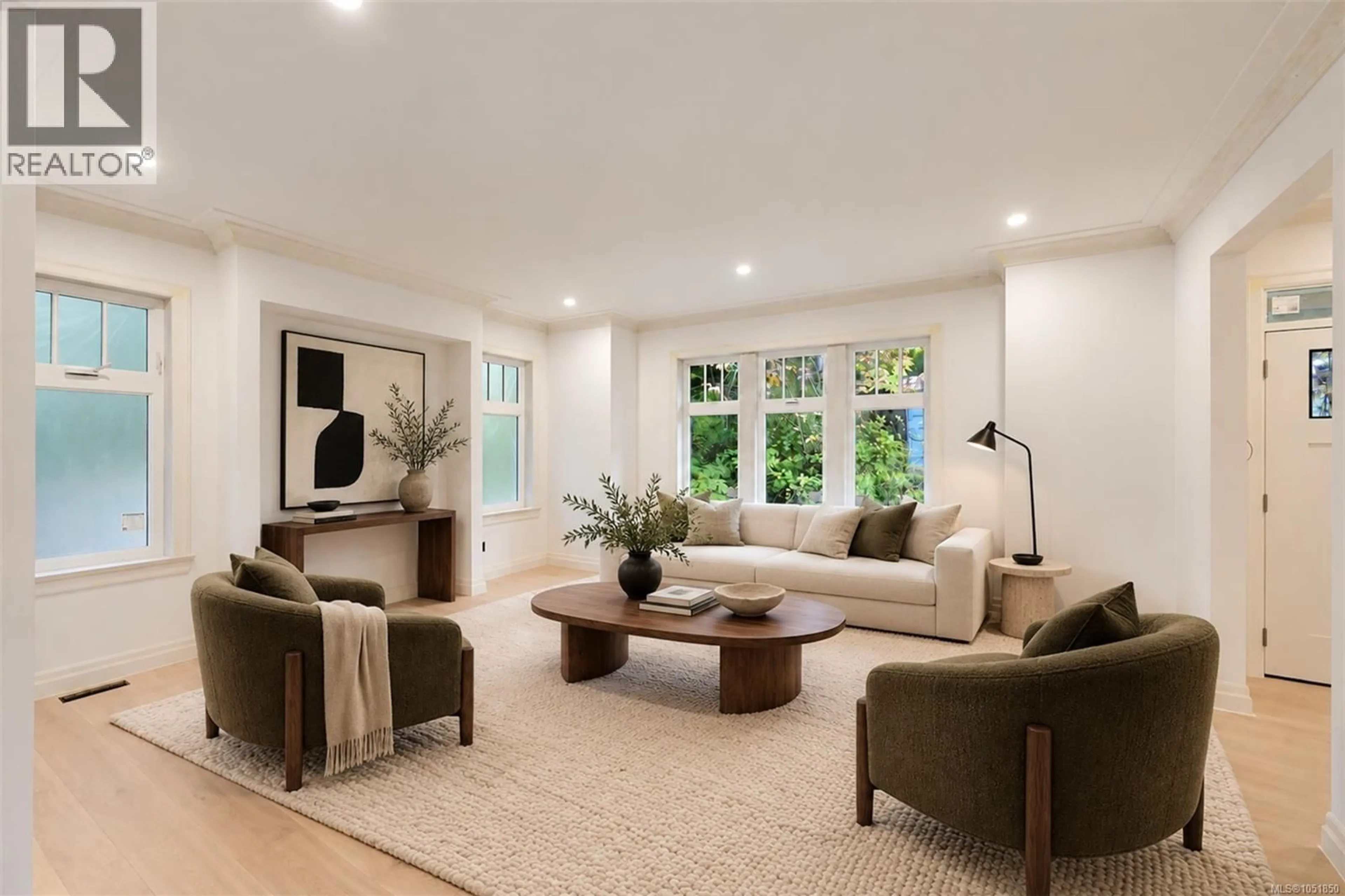 Living room with furniture, unknown for 3136 BOWKETT PLACE, Saanich British Columbia V8Z1K9