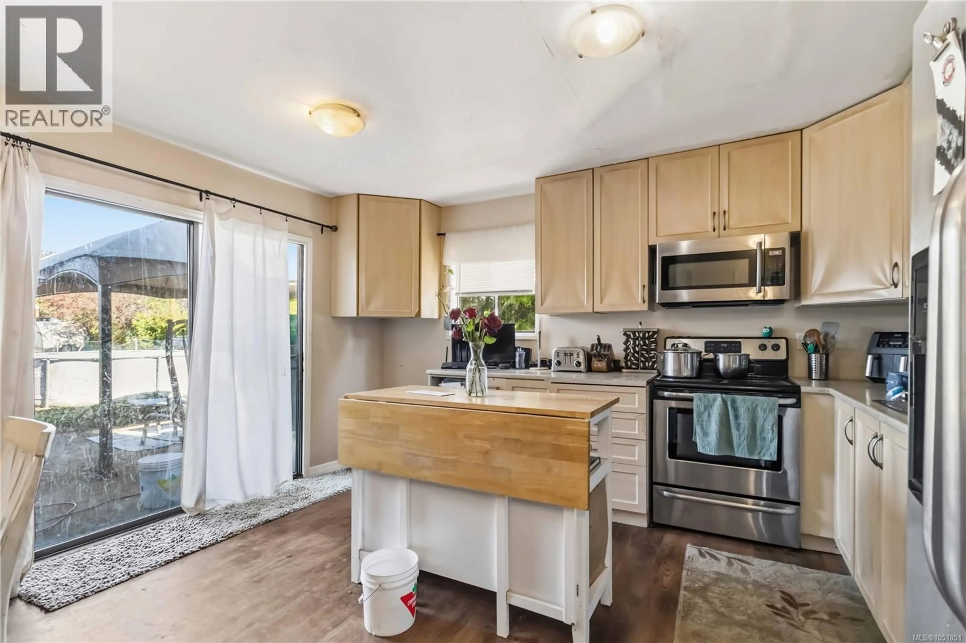 Open concept kitchen, unknown for 1024 DUNFORD AVENUE, Langford British Columbia V9B2S5
