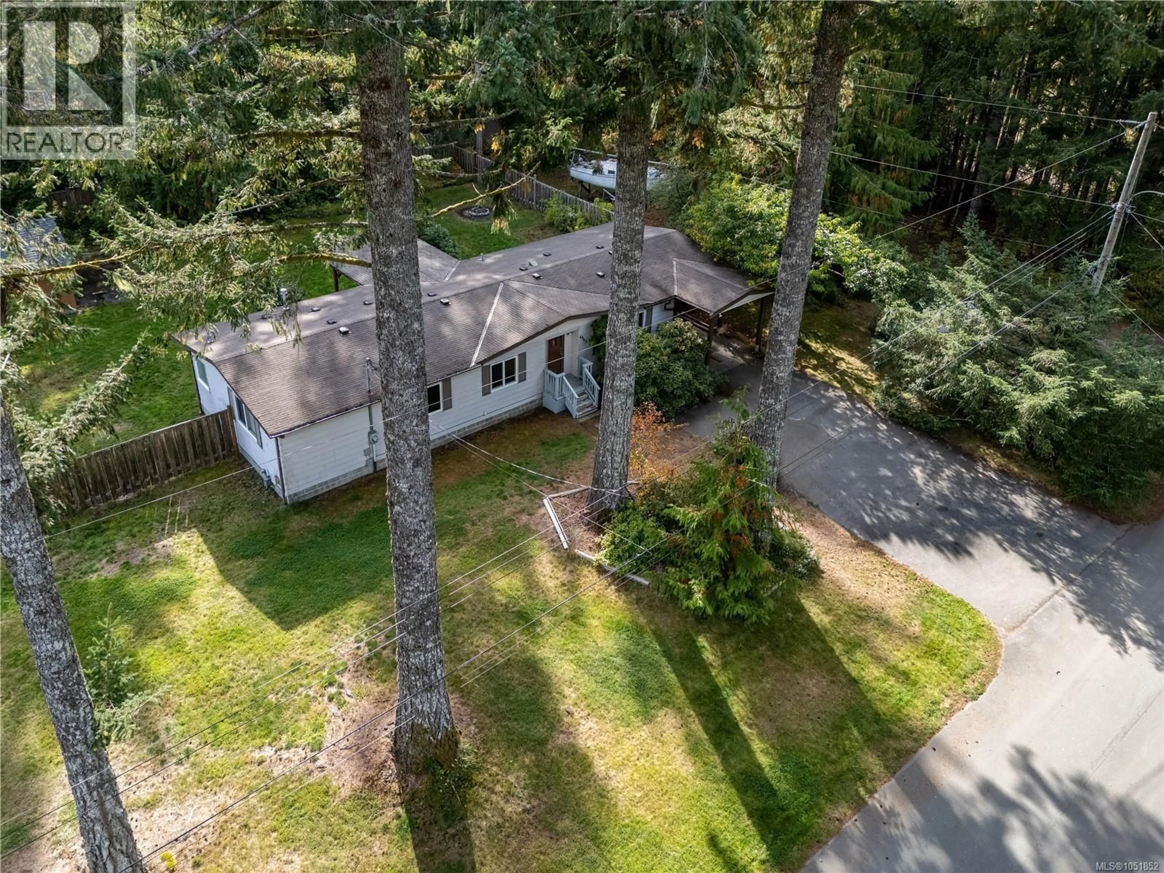 A pic from outside/outdoor area/front of a property/back of a property/a pic from drone, unknown for 4885 BELLA ROAD, Campbell River British Columbia V9G1N8