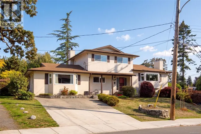 3906 BRAEFOOT ROAD, Saanich