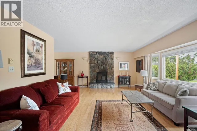3906 BRAEFOOT ROAD, Saanich 2