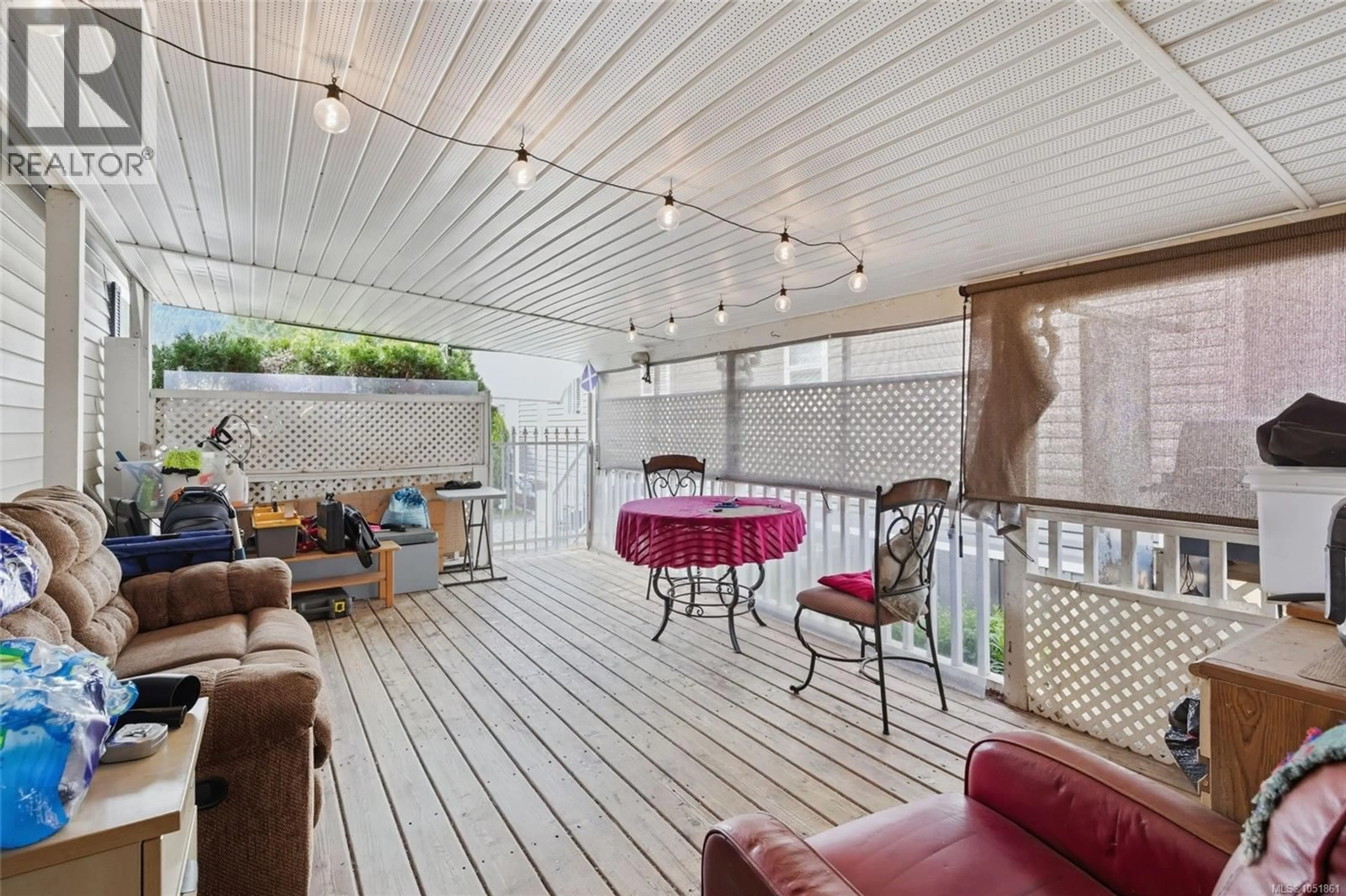 Patio, street for 2118 BUTTLE LAKE WAY, Nanaimo British Columbia V9R0M3