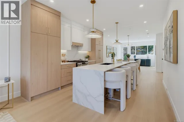 833 BLACKBIRD PLACE, Langford 2