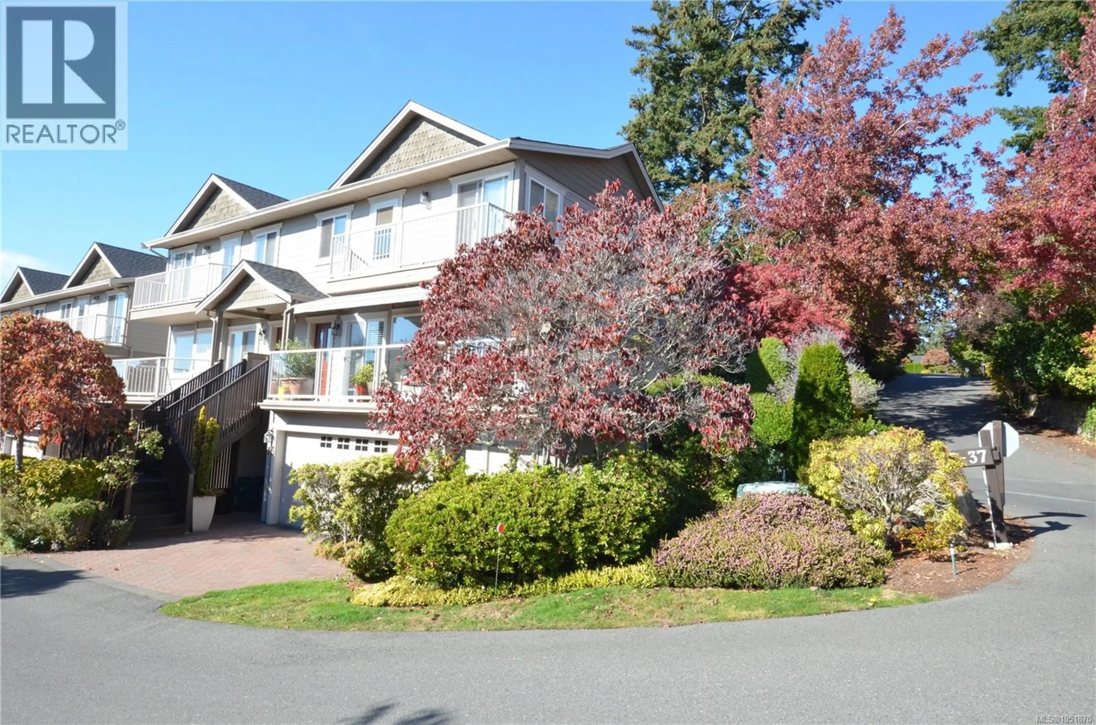 Home with vinyl exterior material, street for 15 - 118 ALDERSMITH PLACE, View Royal British Columbia V9A7M9