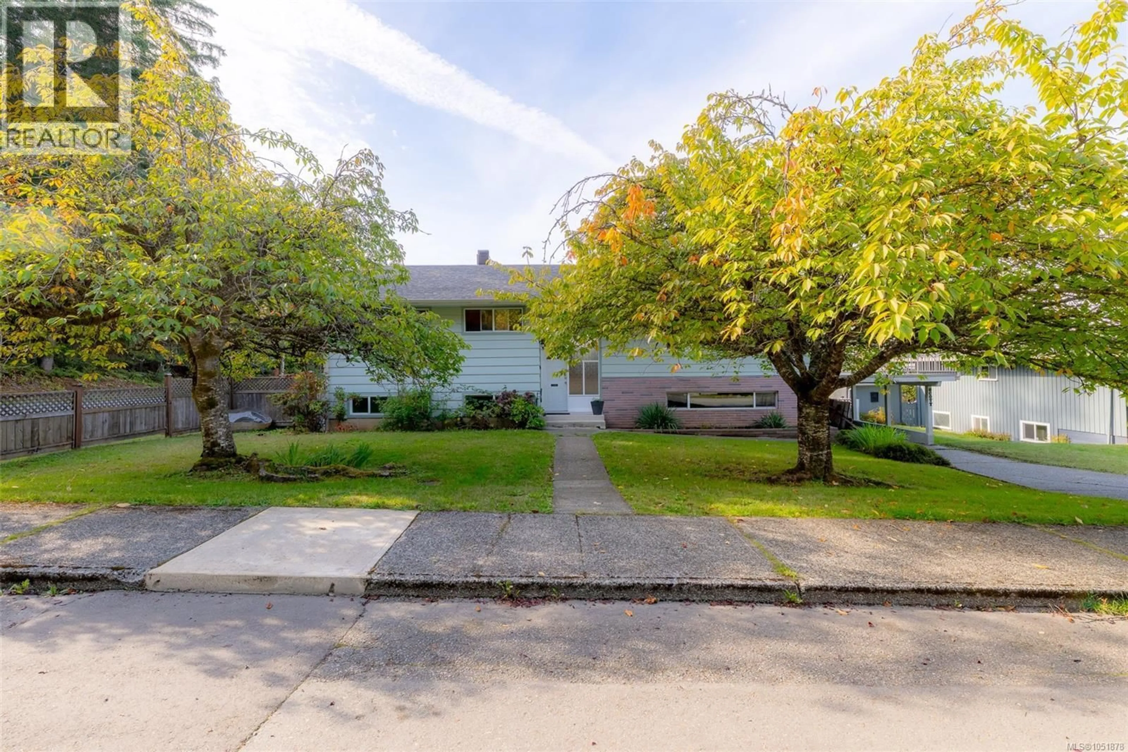 A pic from outside/outdoor area/front of a property/back of a property/a pic from drone, street for 2804 16TH AVENUE, Port Alberni British Columbia V9Y3A2