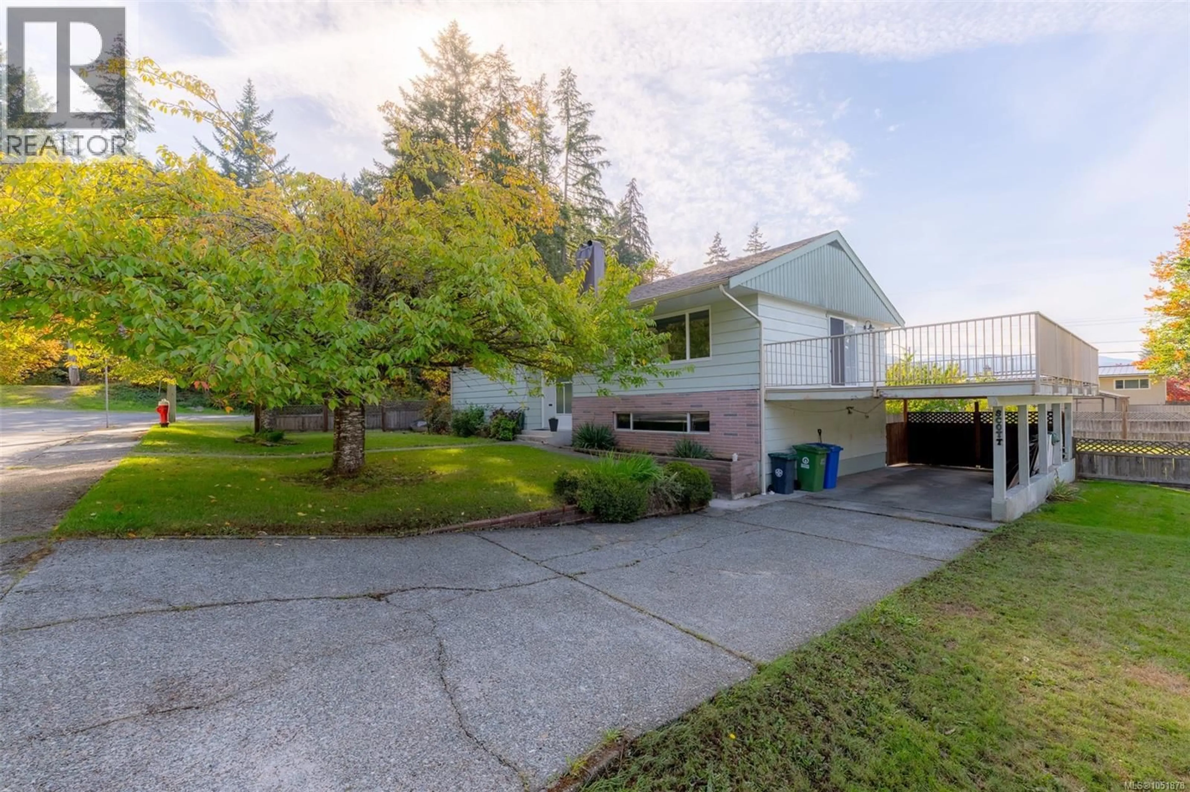 A pic from outside/outdoor area/front of a property/back of a property/a pic from drone, street for 2804 16TH AVENUE, Port Alberni British Columbia V9Y3A2