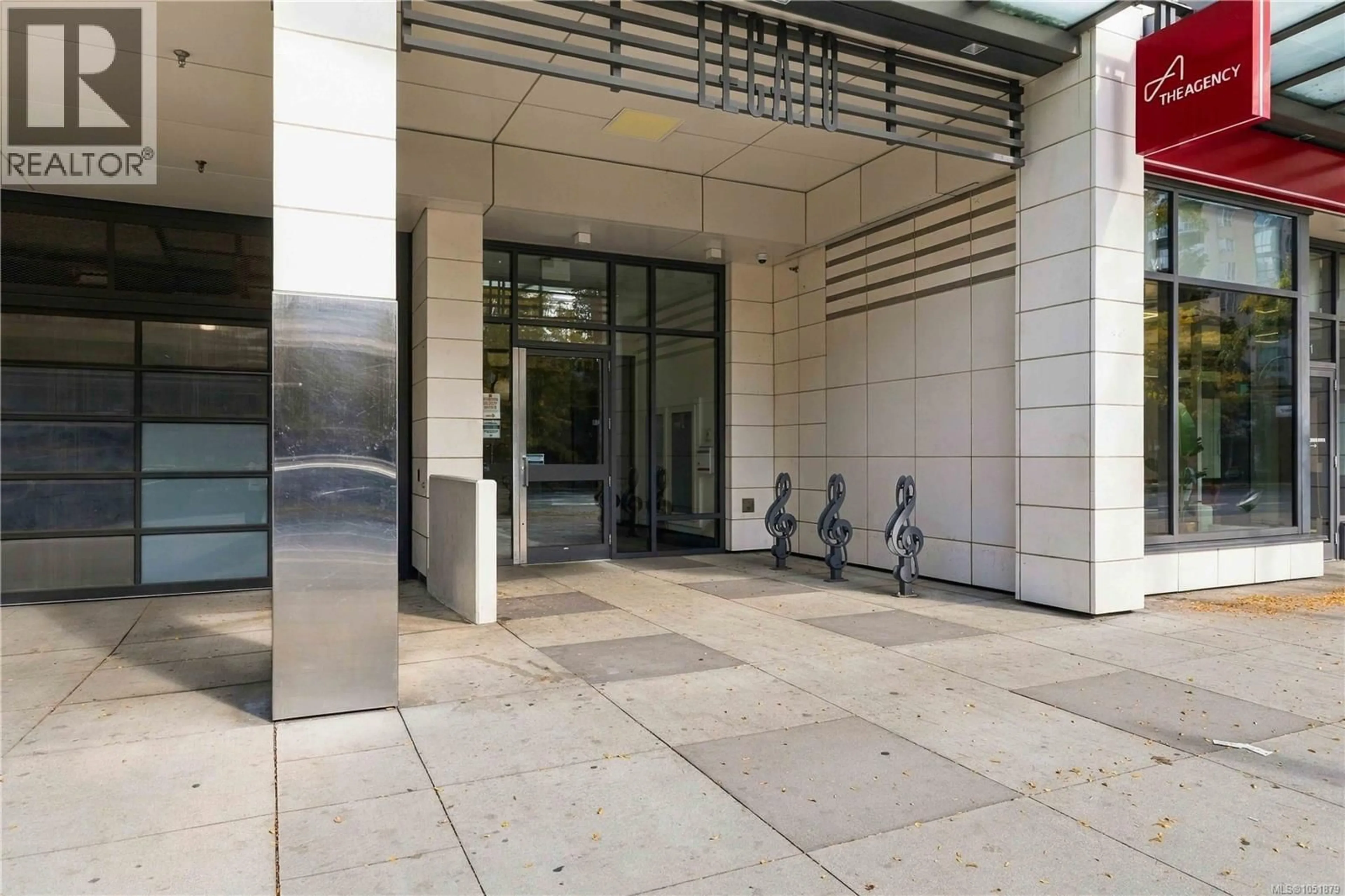 Indoor foyer for 204 - 960 YATES STREET, Victoria British Columbia V8V3M3