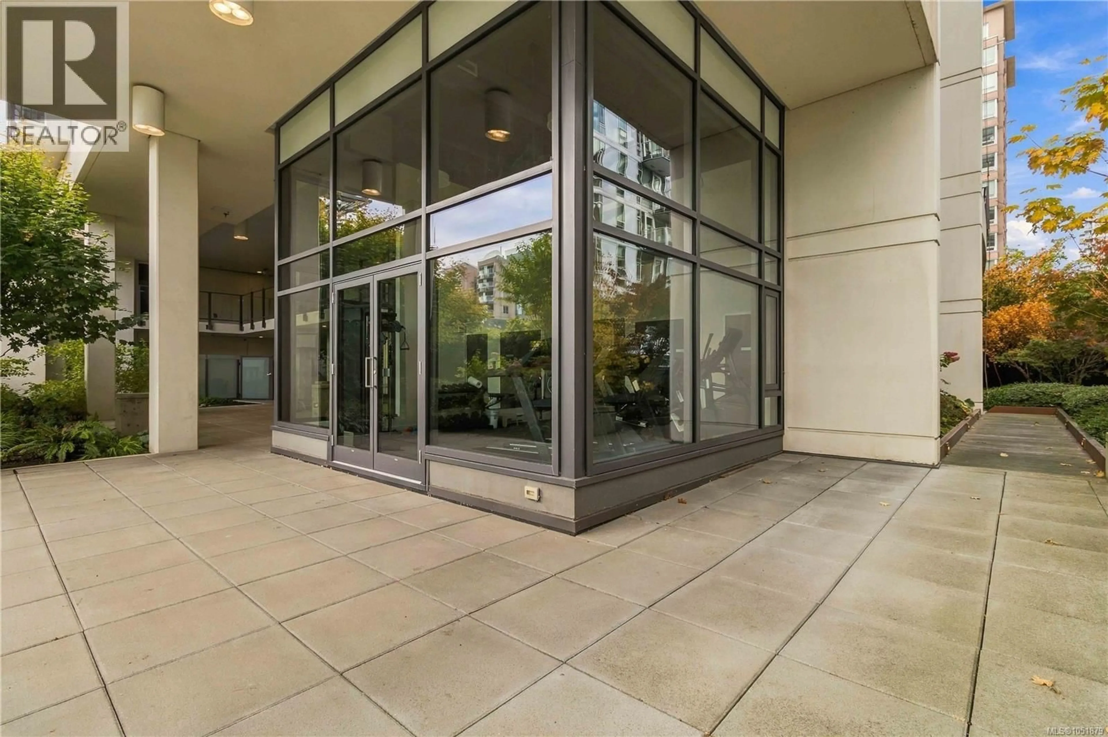 Indoor foyer for 204 - 960 YATES STREET, Victoria British Columbia V8V3M3